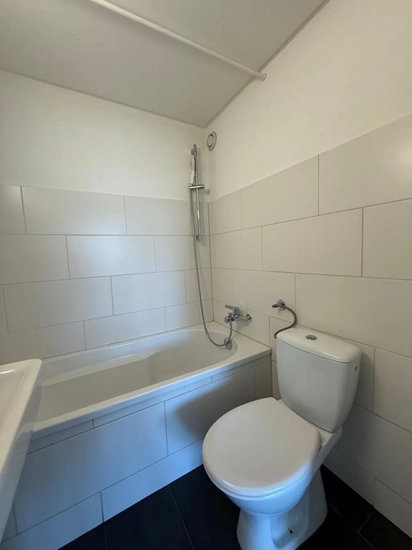 Appartement lumineux de 3,5 pièces au 1er étage avec balcon - Photo 9 sur 11