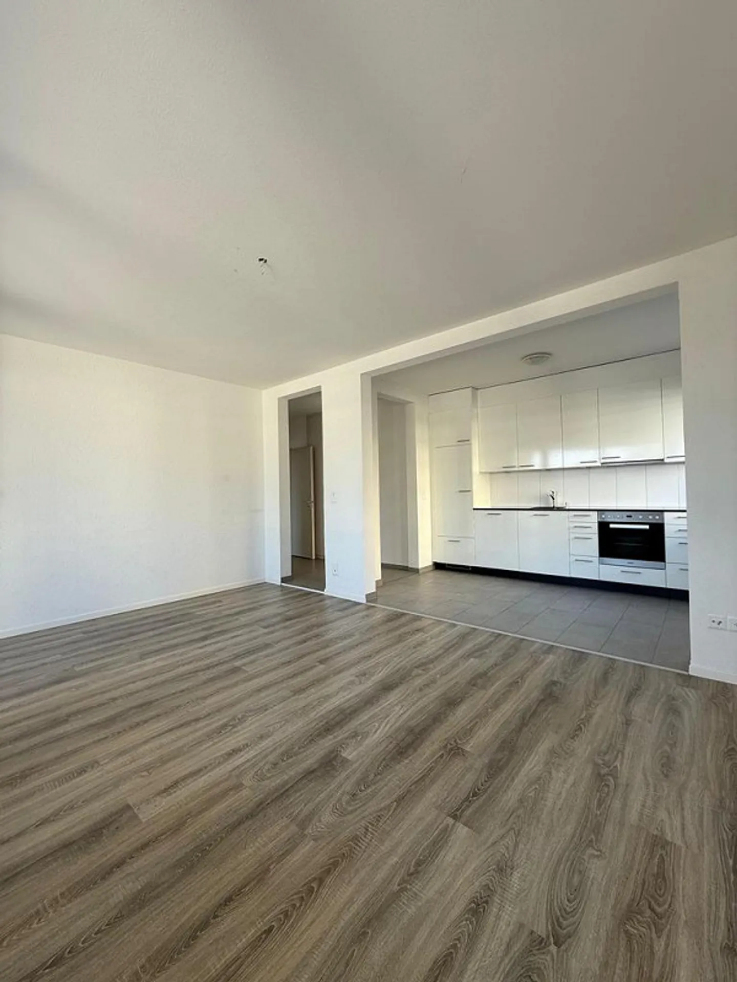 Appartement lumineux de 3,5 pièces au 1er étage avec balcon - Photo 2 sur 11