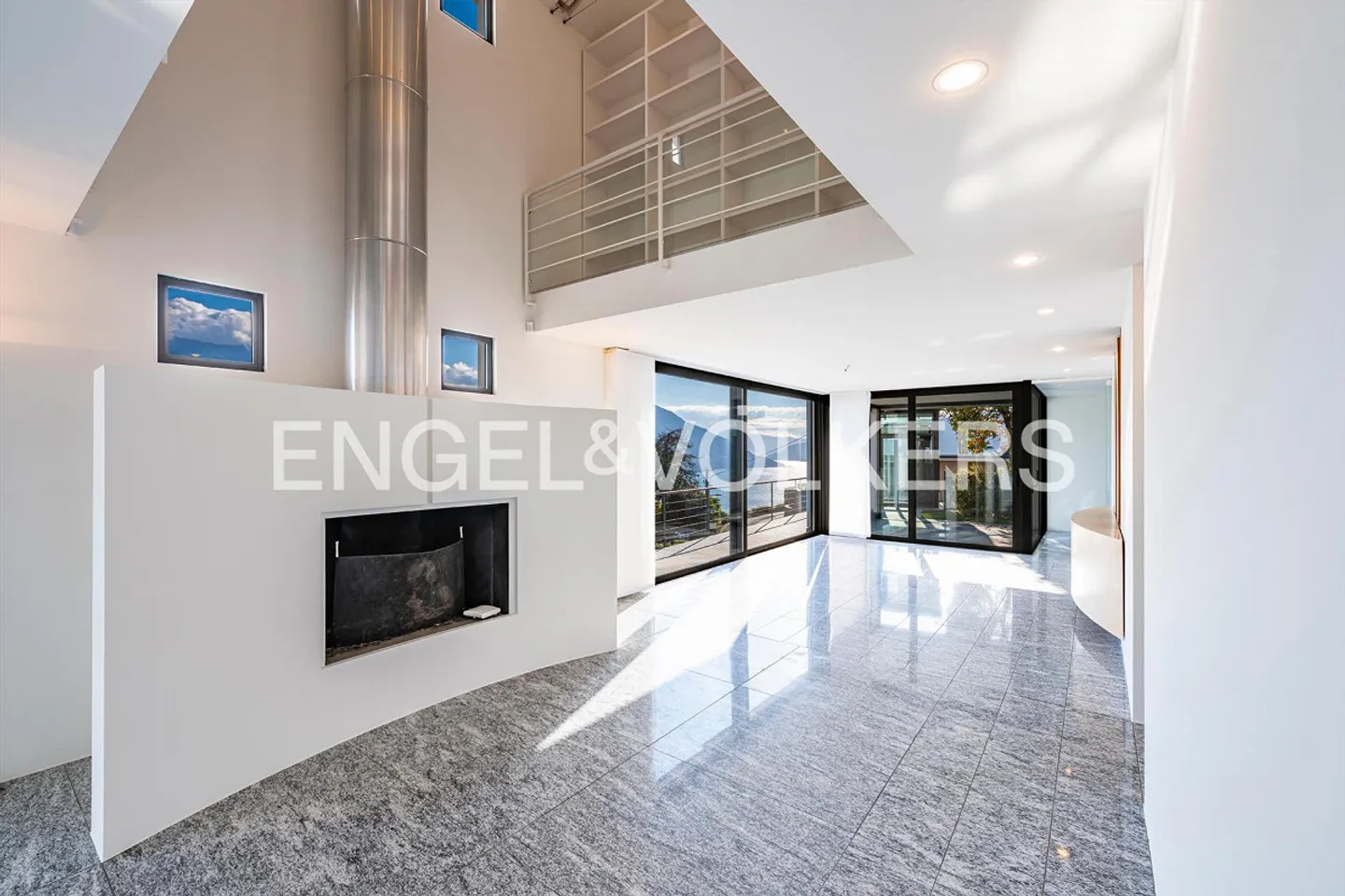 Exclusive dream villa with panoramic view and pool - Photo 4 of 16