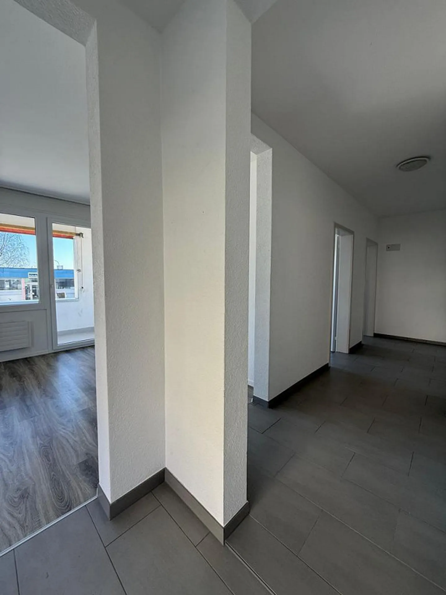 Appartement lumineux de 3,5 pièces au 1er étage avec balcon - Photo 4 sur 11