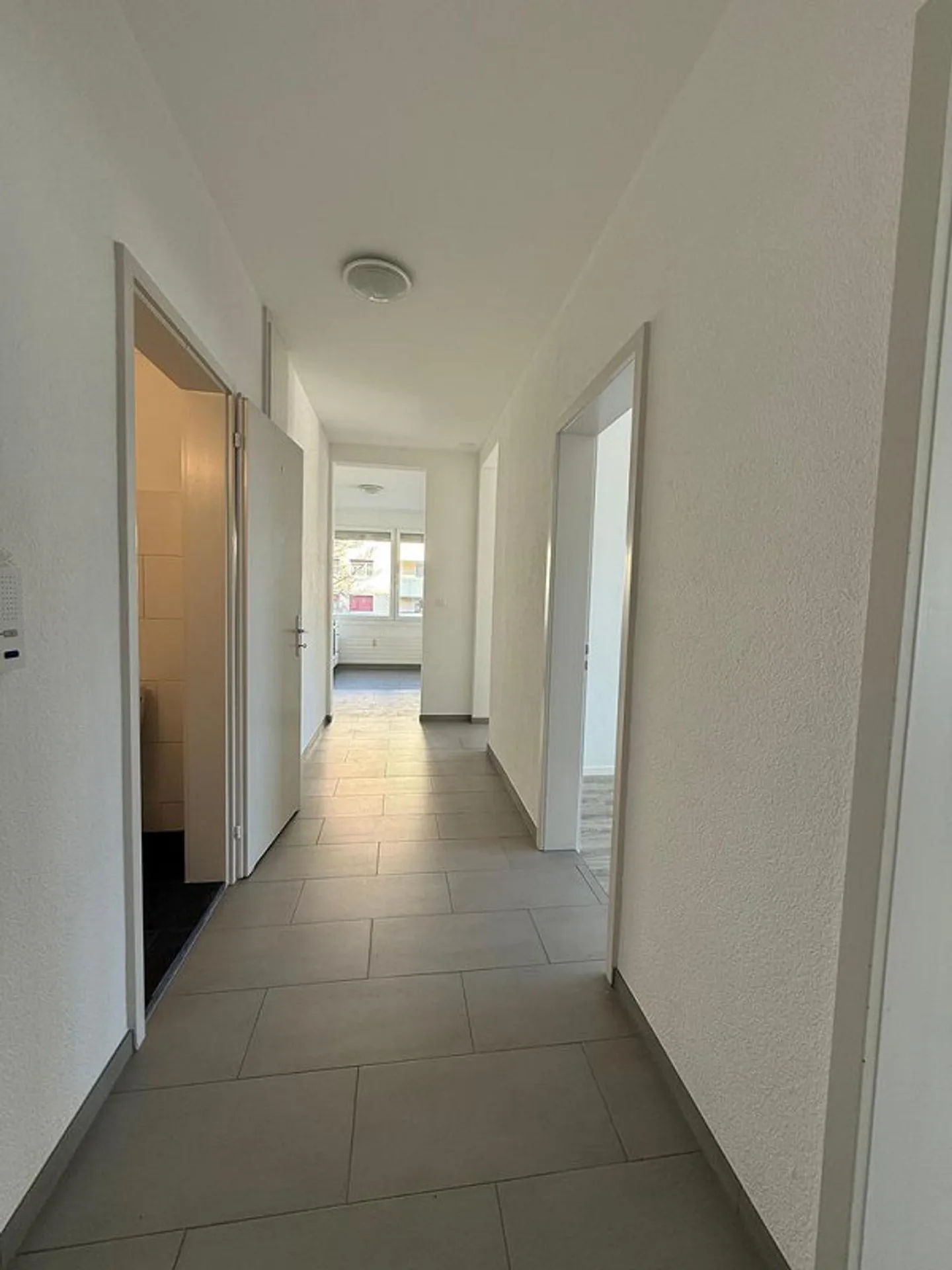 Appartement lumineux de 3,5 pièces au 1er étage avec balcon - Photo 5 sur 11