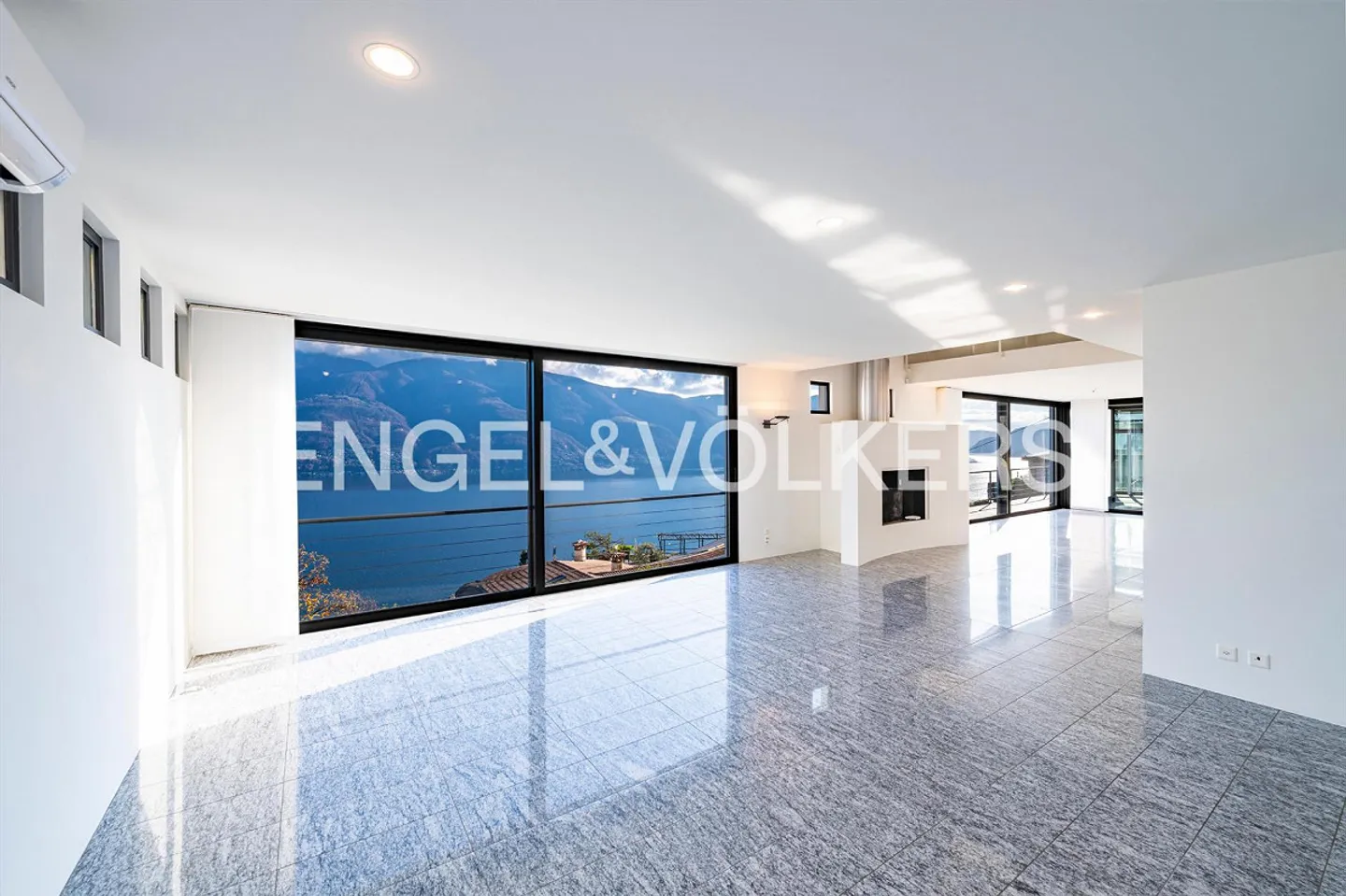 Exclusive dream villa with panoramic view and pool - Photo 5 of 16