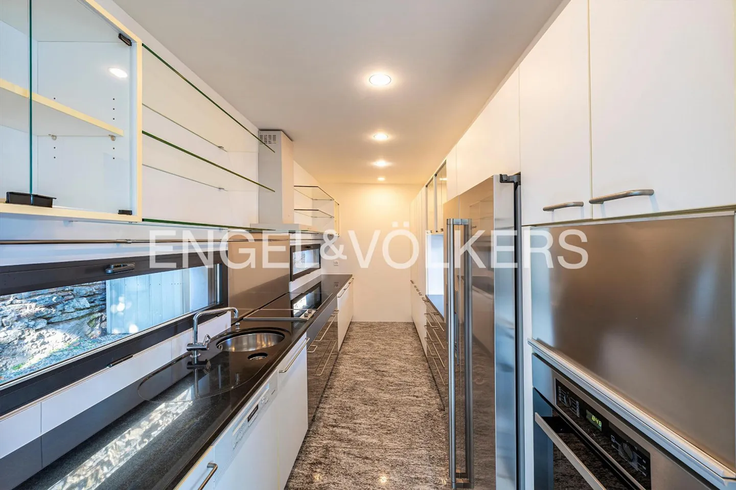 Exclusive dream villa with panoramic view and pool - Photo 6 of 16