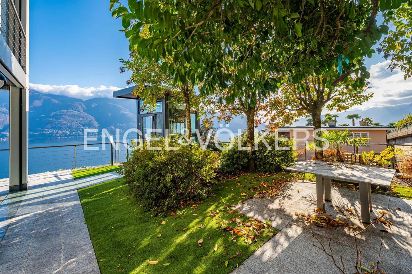 Exclusive dream villa with panoramic view and pool - Photo 8 of 16