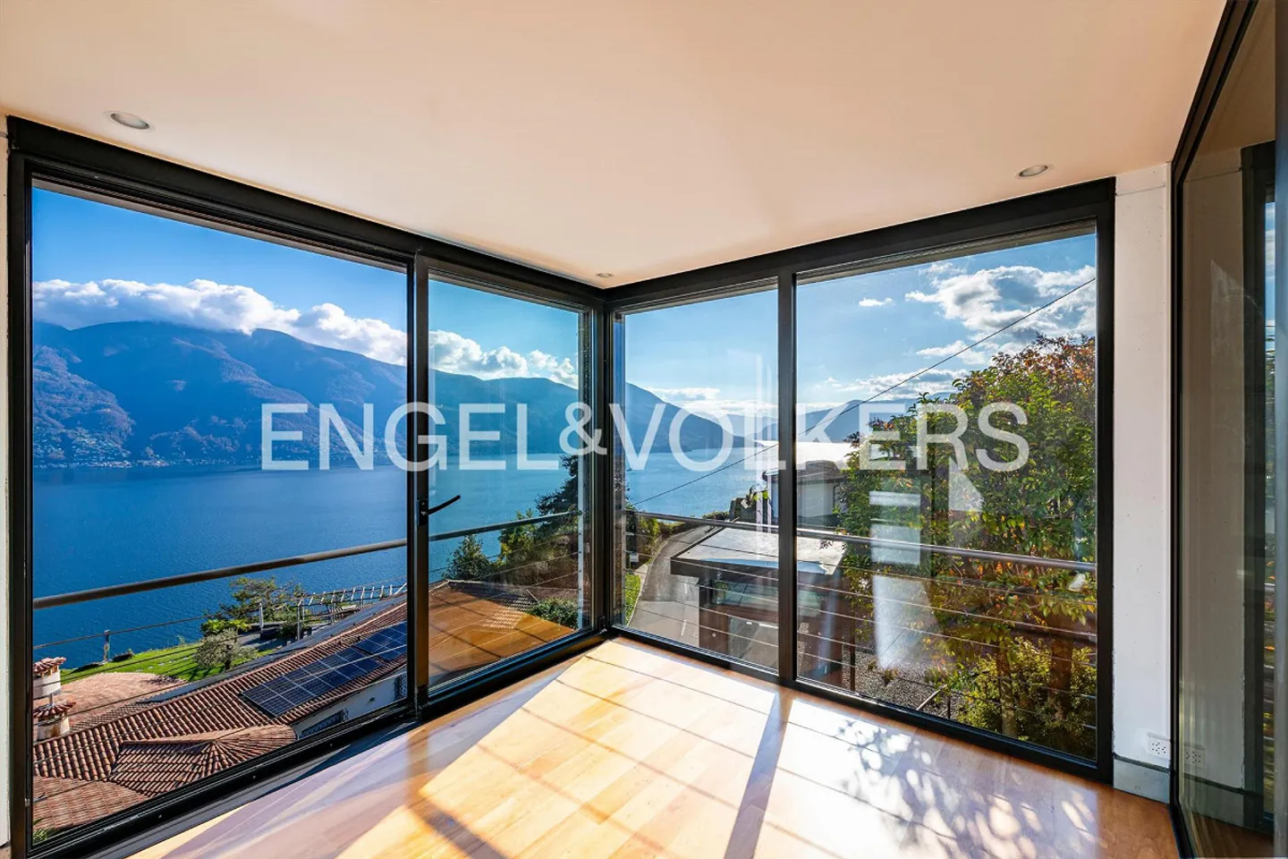 Exclusive dream villa with panoramic view and pool - Photo 9 of 16