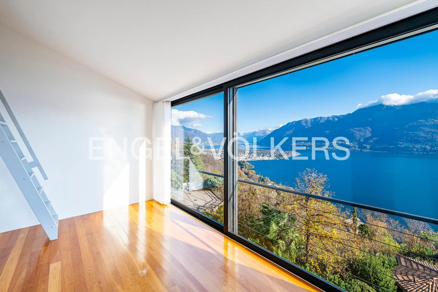 Exclusive dream villa with panoramic view and pool - Photo 10 of 16