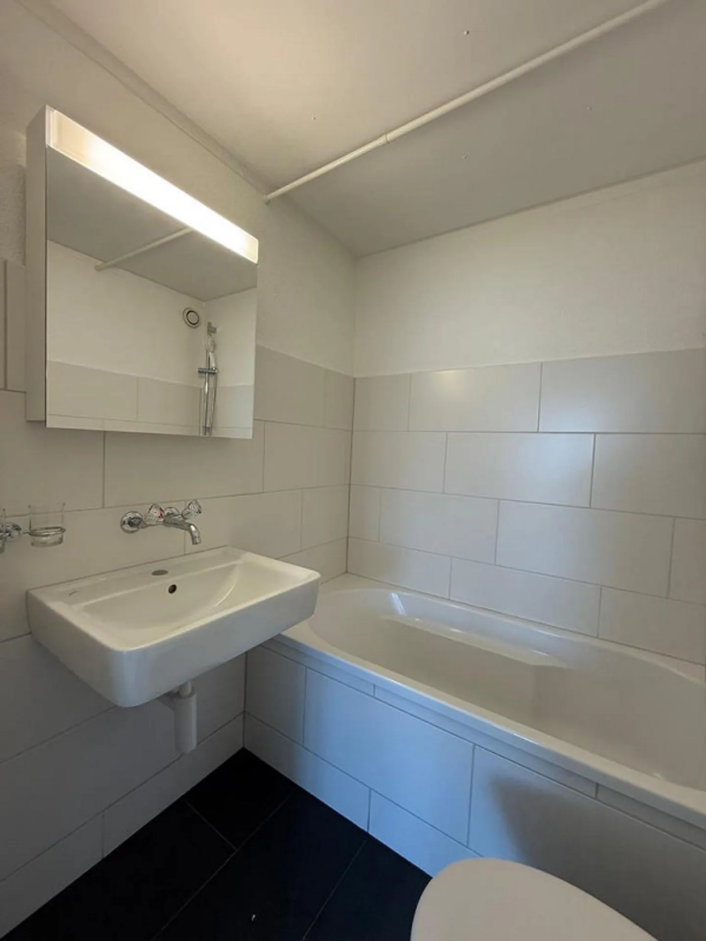 Appartement lumineux de 3,5 pièces au 1er étage avec balcon - Photo 8 sur 11