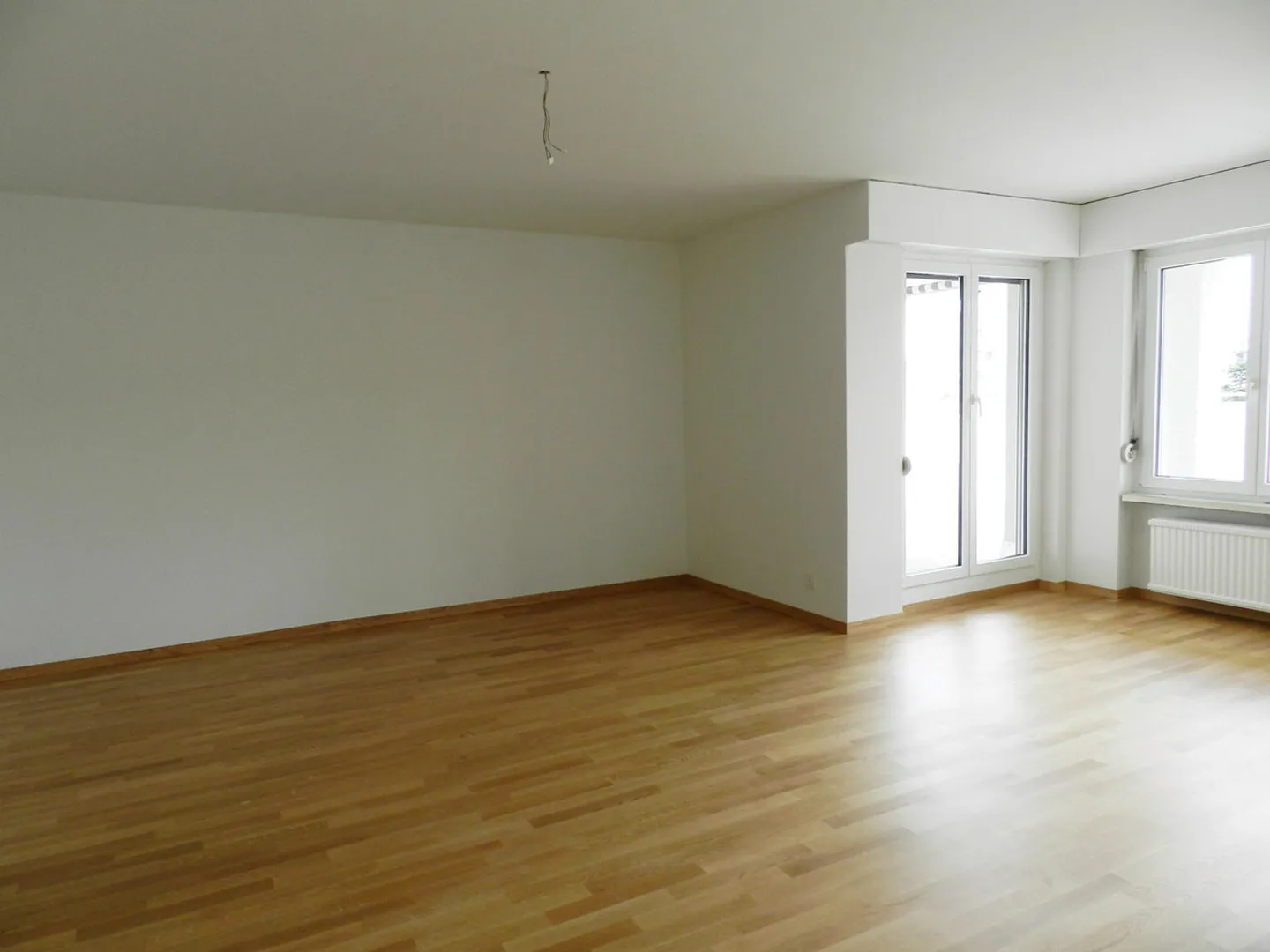 Bright 2.5-Room Apartment - Photo 2 of 4