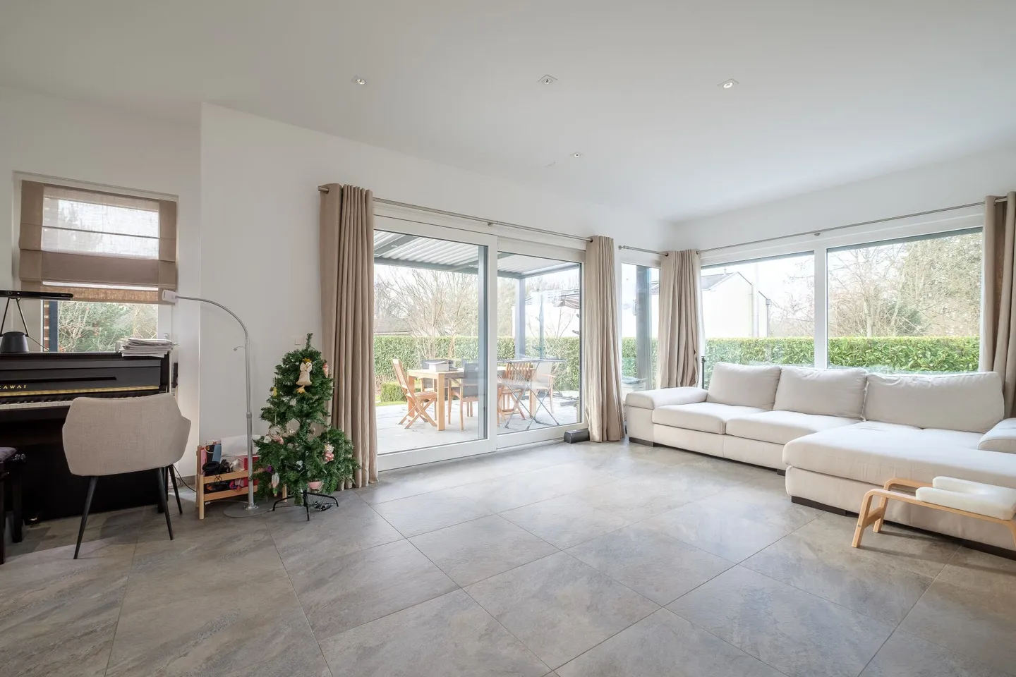 Exklusiv - Wunderschönes modernes Doppelhaus mit Pool - Foto 3 von 13