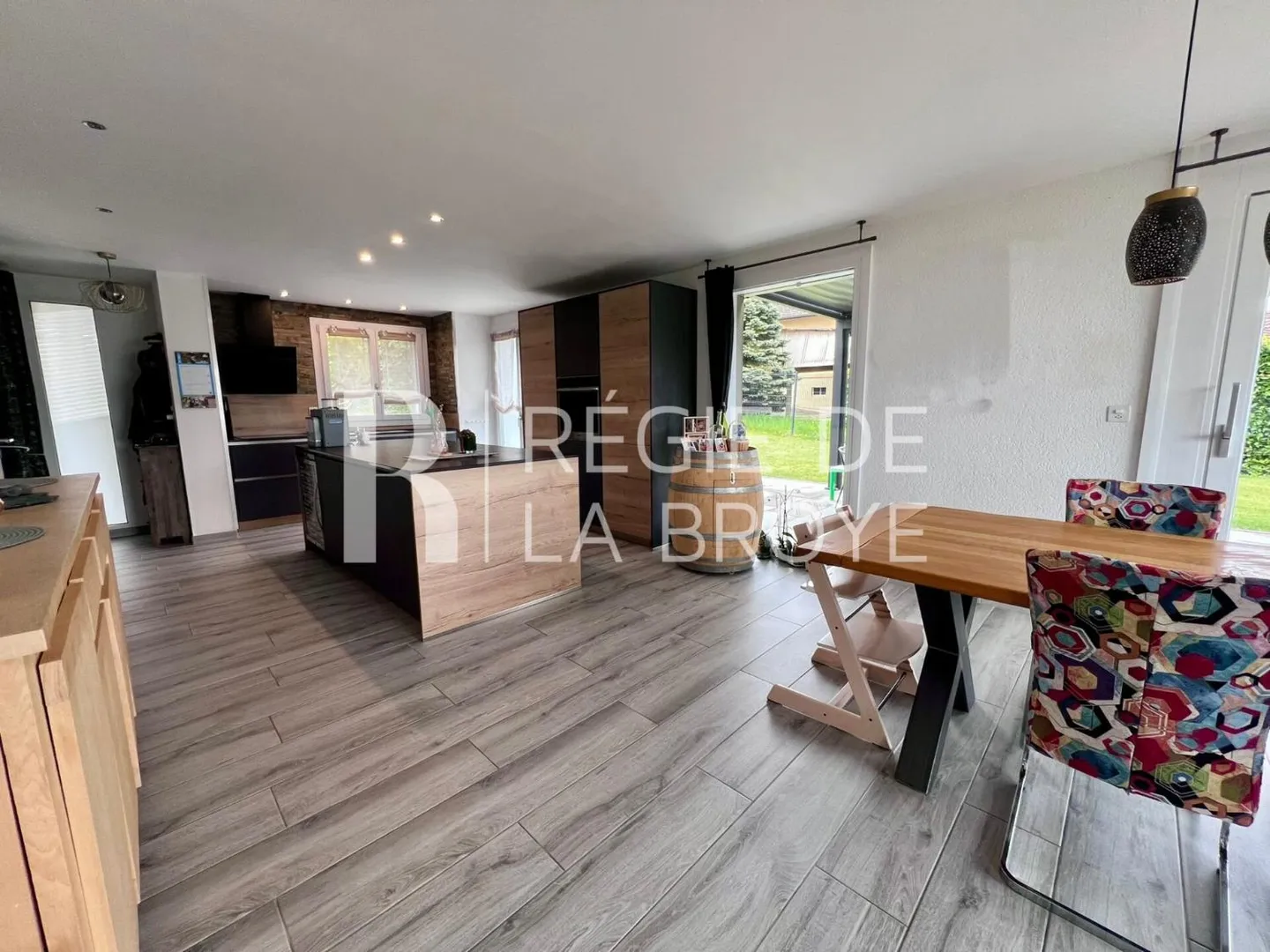 Bella villa indipendente di 4,5 stanze con studio indipendente a Font - Foto 4 di 13