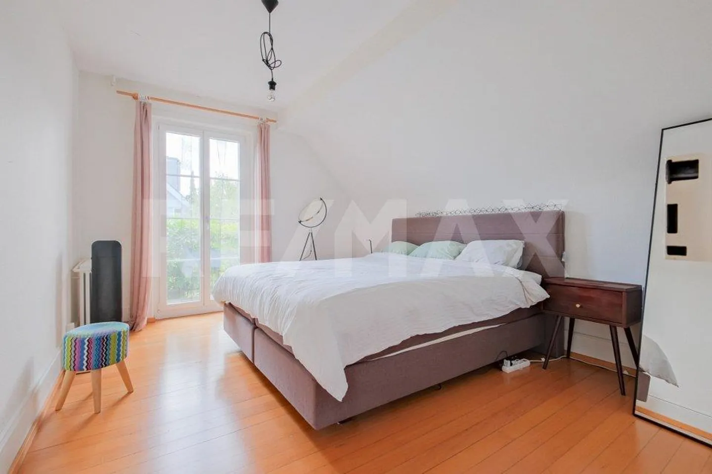 Casa unifamiliare indipendente di 5,5 stanze - tranquilla, soleggiata e centrale - Foto 6 di 11