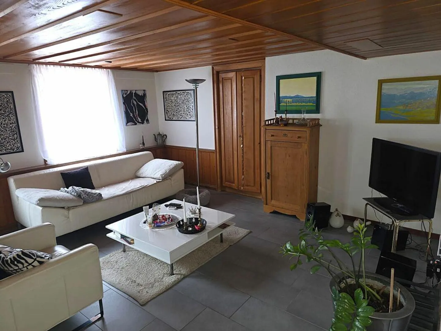 Spacious 4.5 Room Apartment - Photo 2 of 12