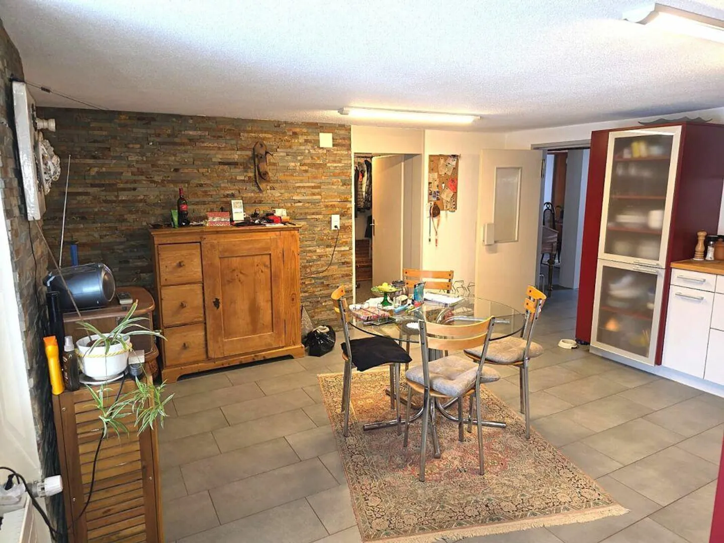 Spacious 4.5 Room Apartment - Photo 4 of 12