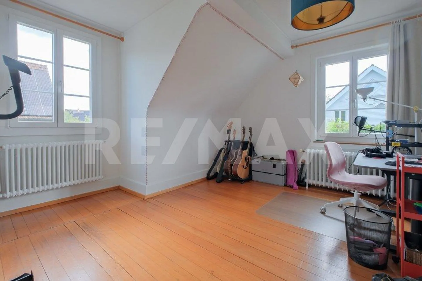 Casa unifamiliare indipendente di 5,5 stanze - tranquilla, soleggiata e centrale - Foto 9 di 11