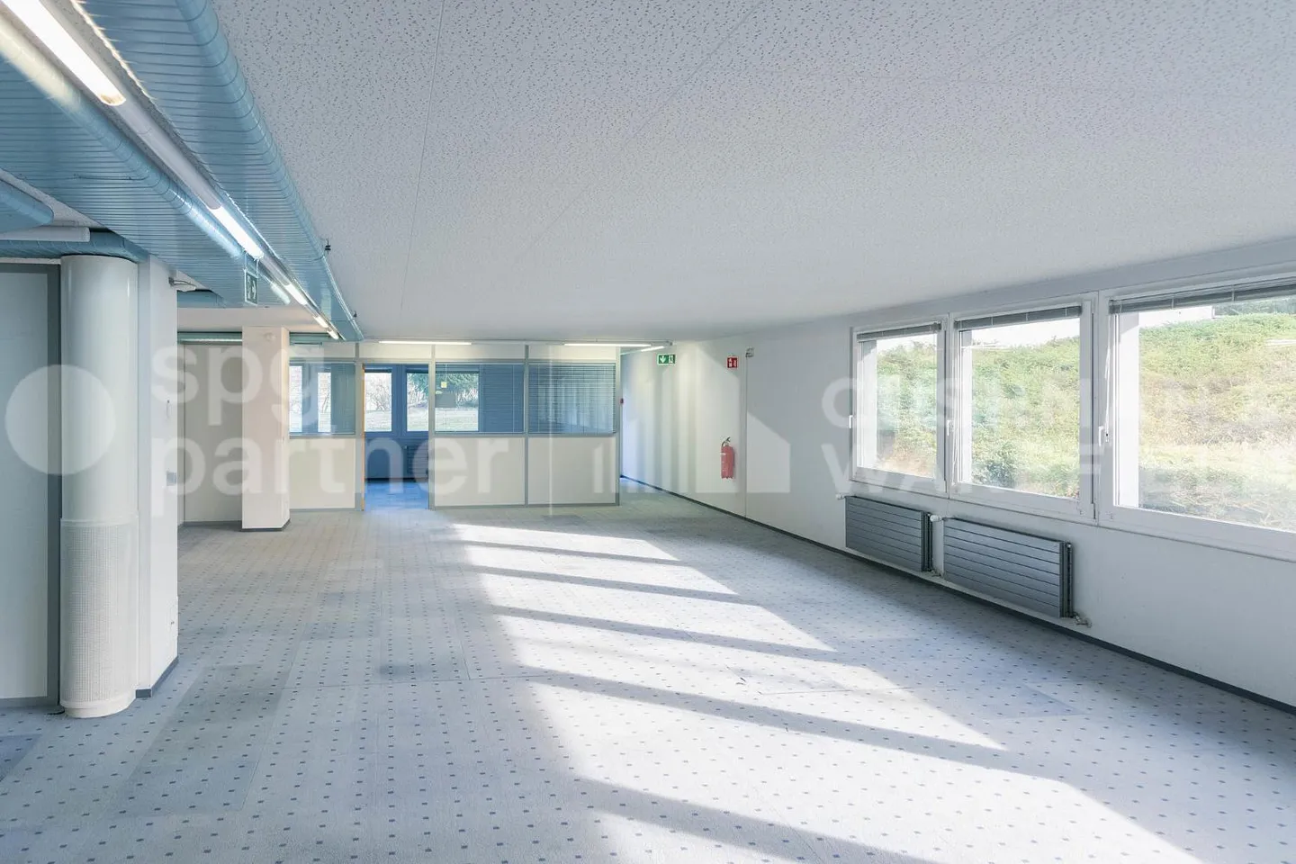 Edificio artigianale e amministrativo indipendente - 2.800 m² - Veyrot 11 - Foto 2 di 13