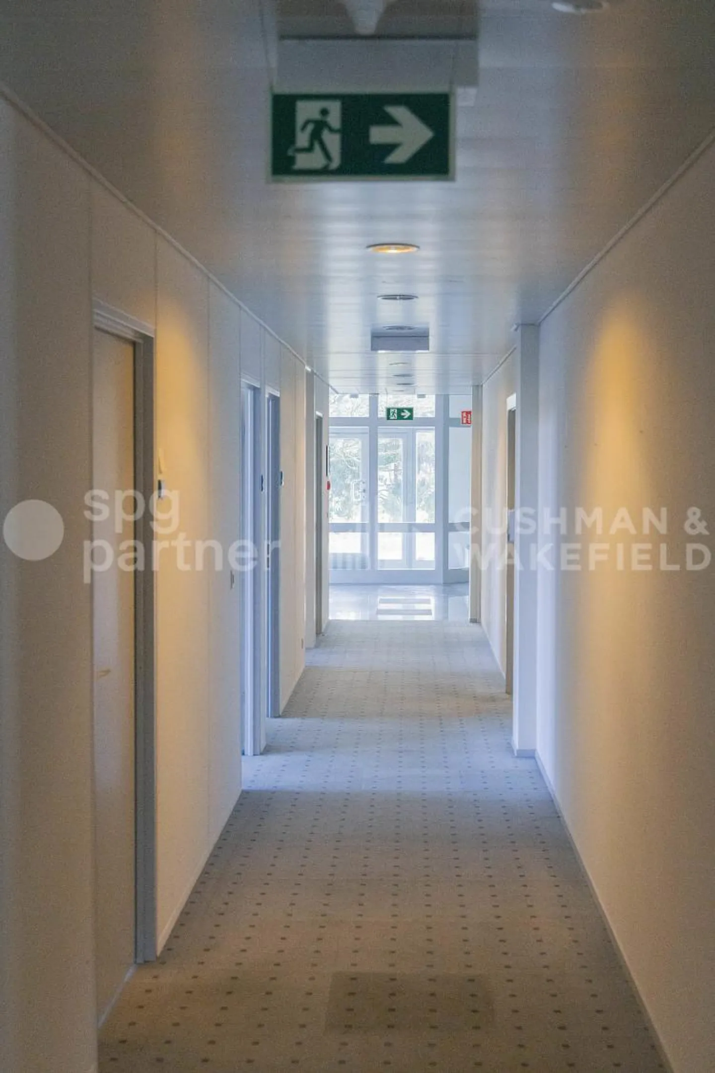 Edificio artigianale e amministrativo indipendente - 2.800 m² - Veyrot 11 - Foto 6 di 13