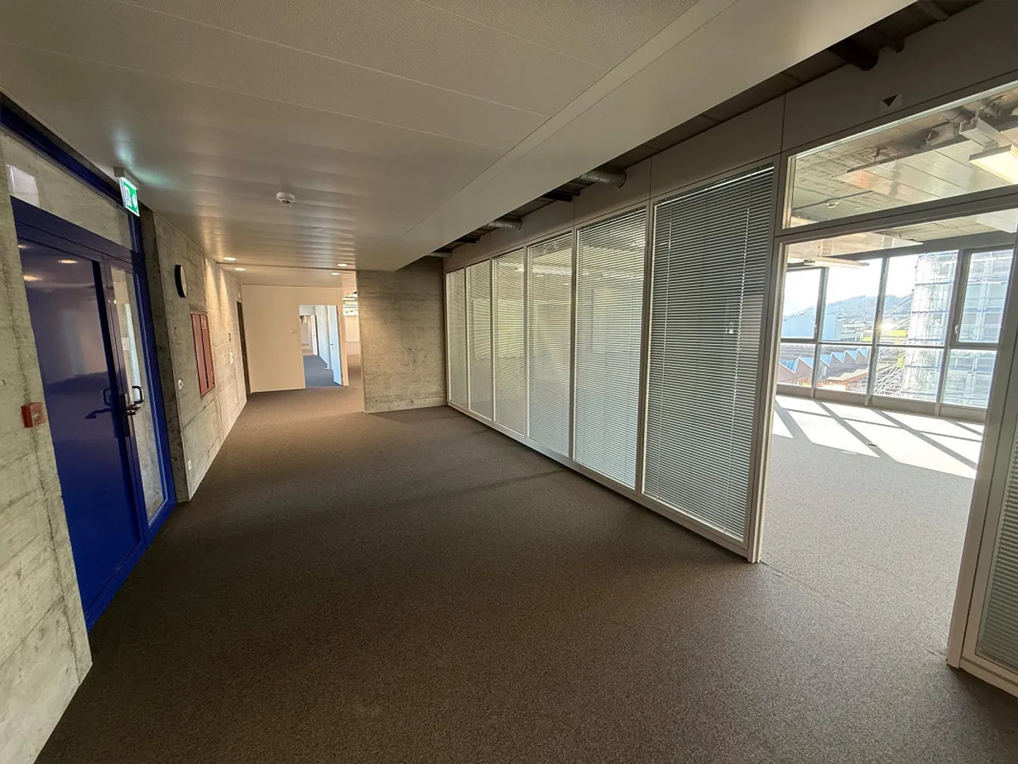 Spazio ufficio attraente (868 m2) - Foto 2 di 14