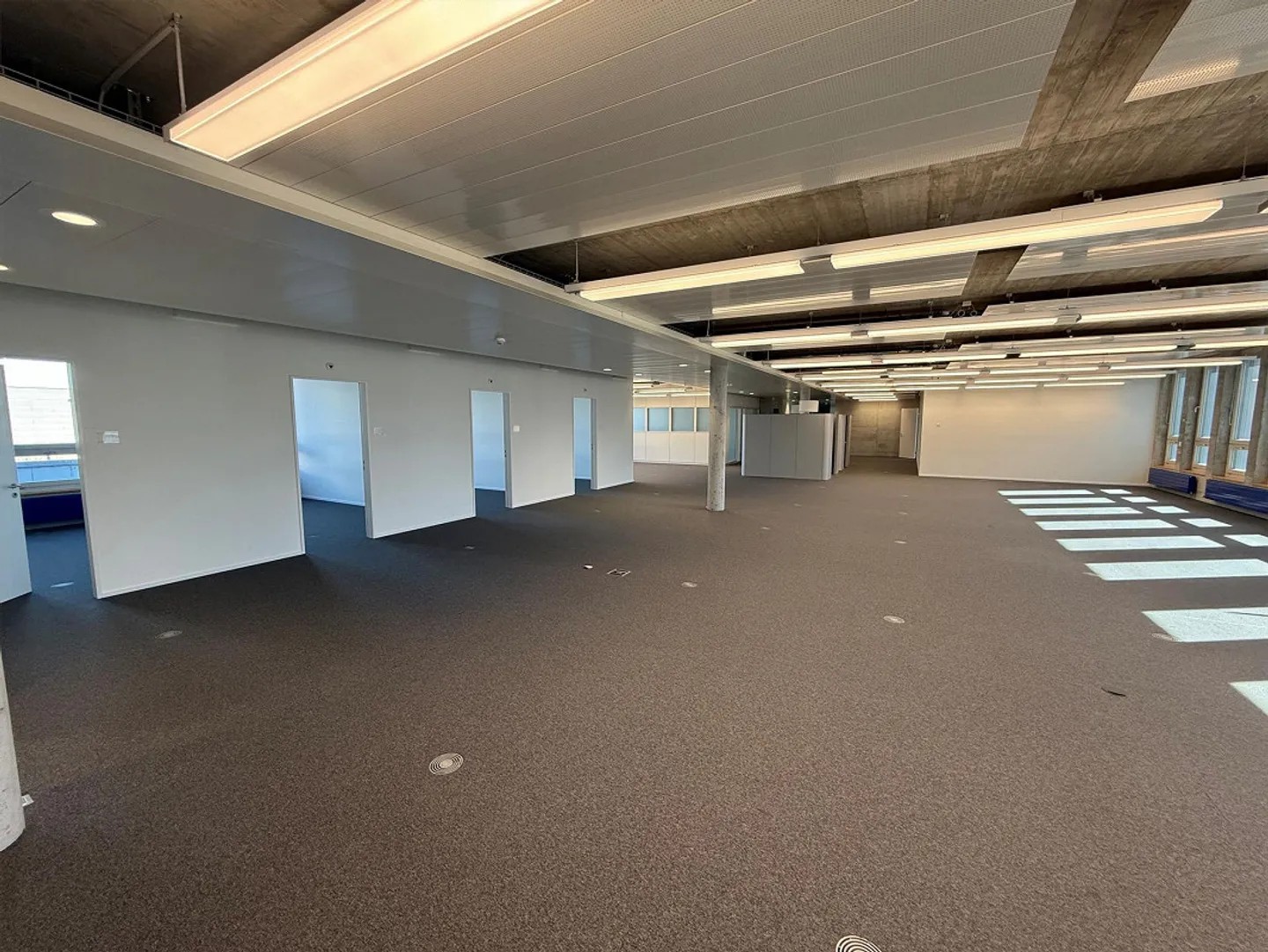 Spazio ufficio attraente (868 m2) - Foto 4 di 14