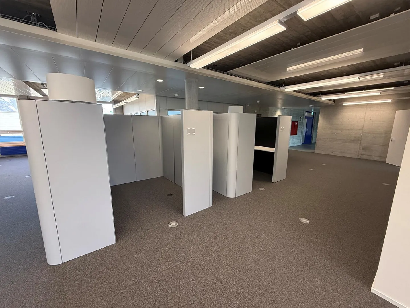 Spazio ufficio attraente (868 m2) - Foto 7 di 14