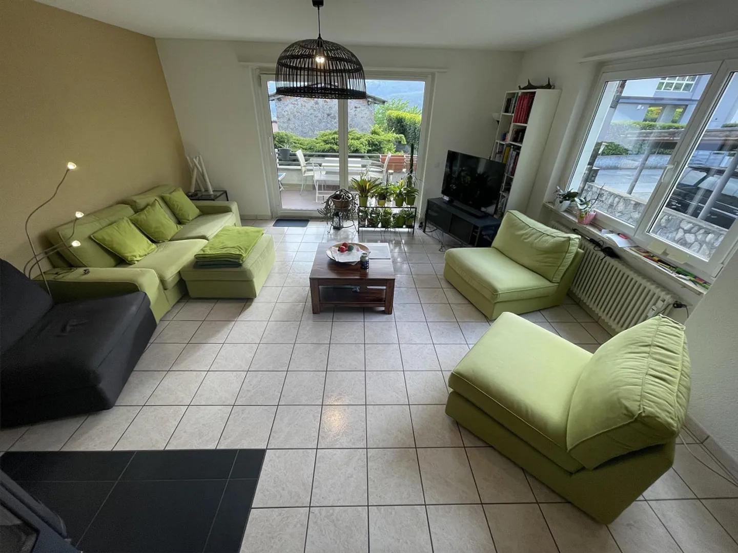 INTERESSANTE APPARTAMENTO 4.5 CON PISCINA A COMANO - Foto 2 di 13