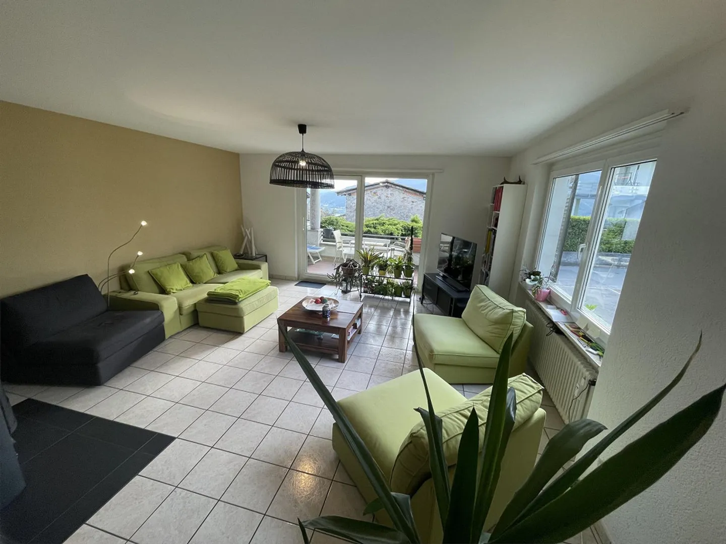 INTERESSANTE APPARTAMENTO 4.5 CON PISCINA A COMANO - Foto 3 di 13