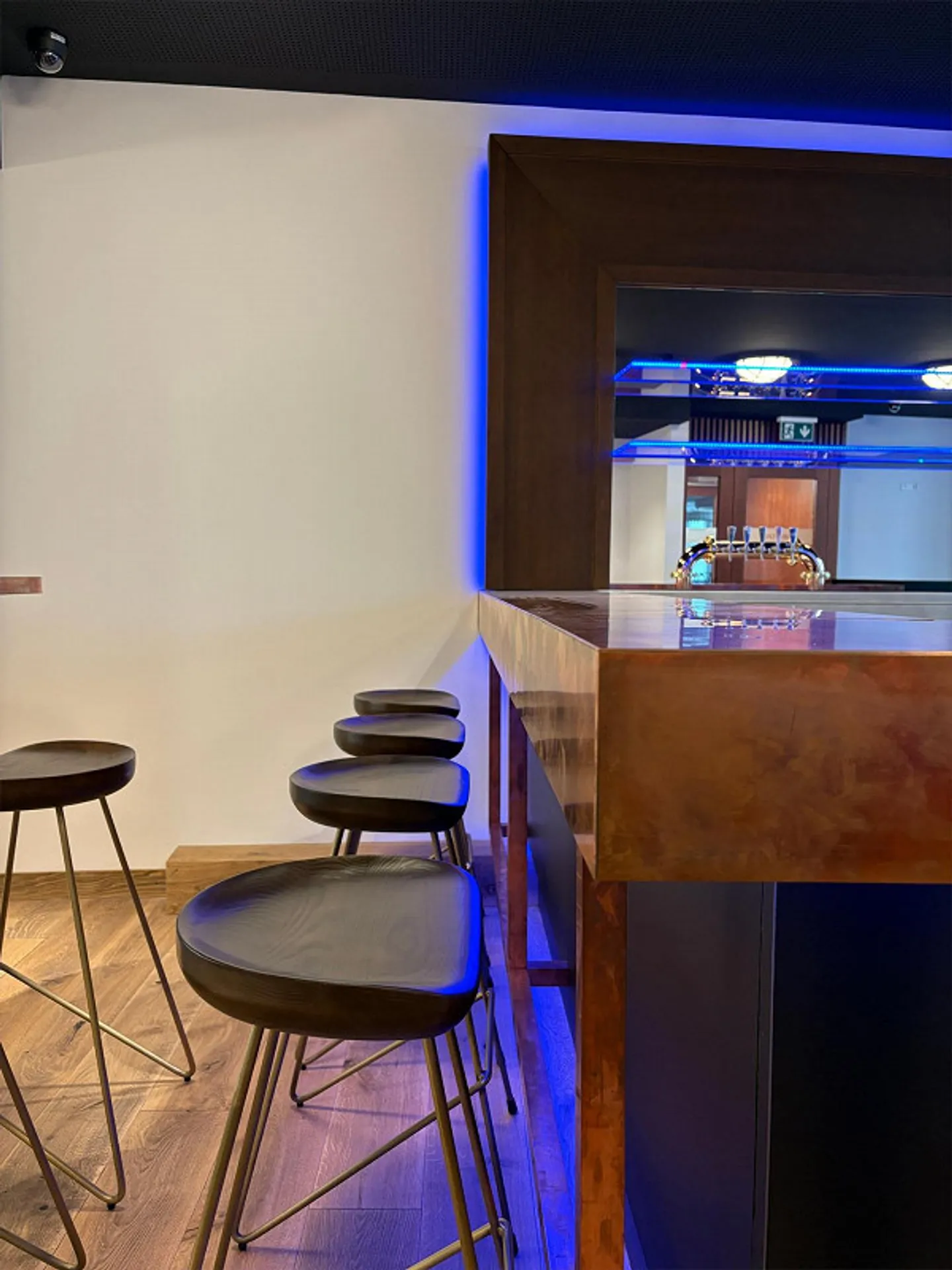 New beautifully furnished bar with multifunctional room in the center... - Photo 3 of 13