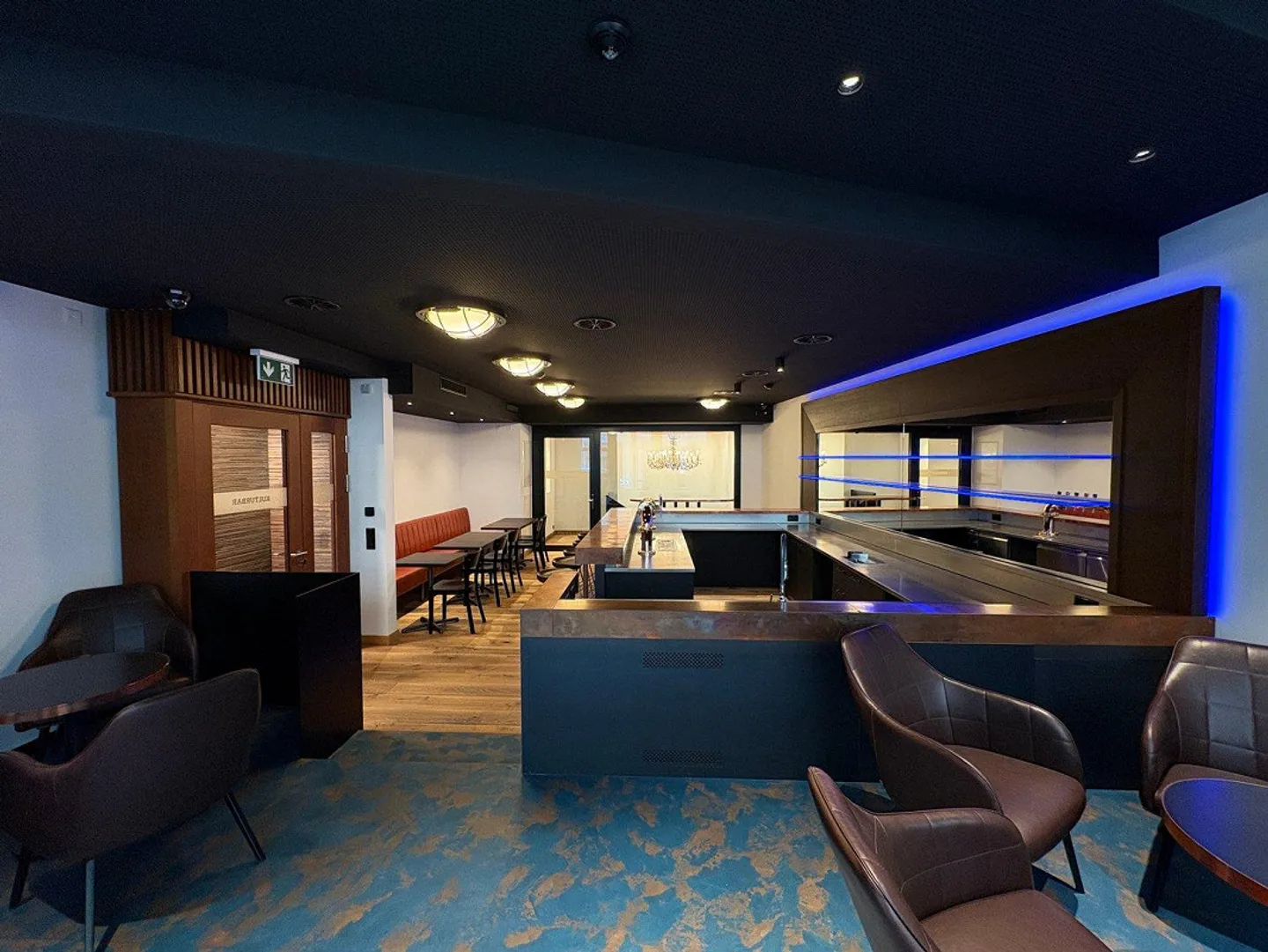 New beautifully furnished bar with multifunctional room in the center... - Photo 5 of 13