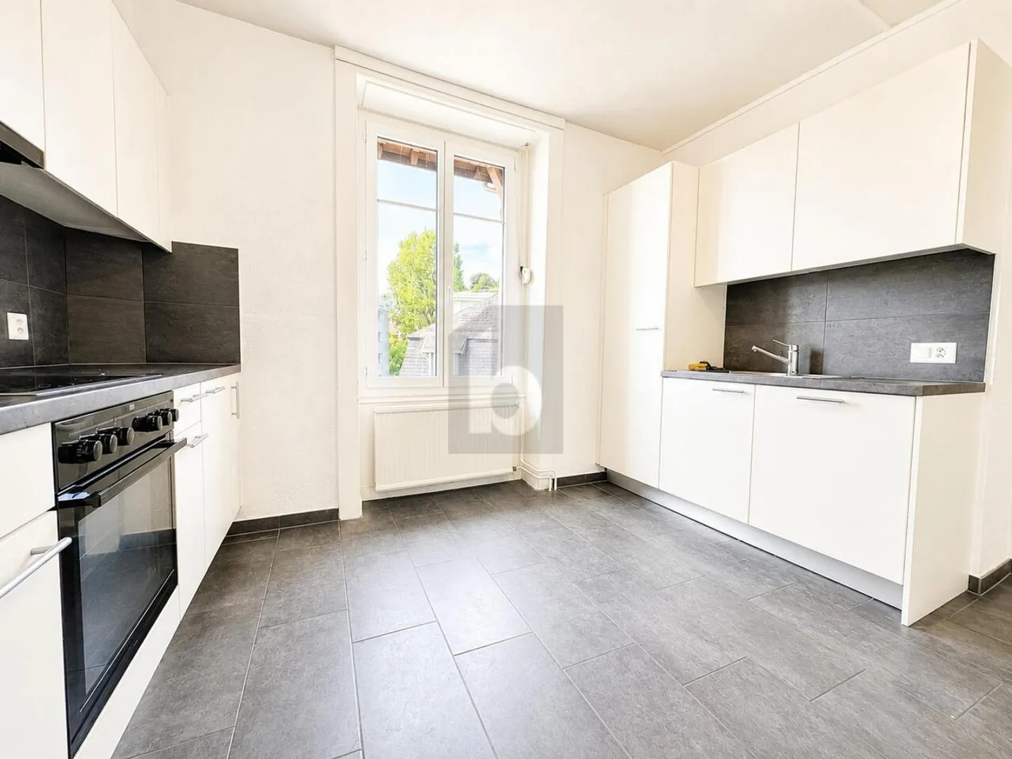 OBERSTE ETAGE ZWISCHEN STADT UND SEE - Foto 4 von 5