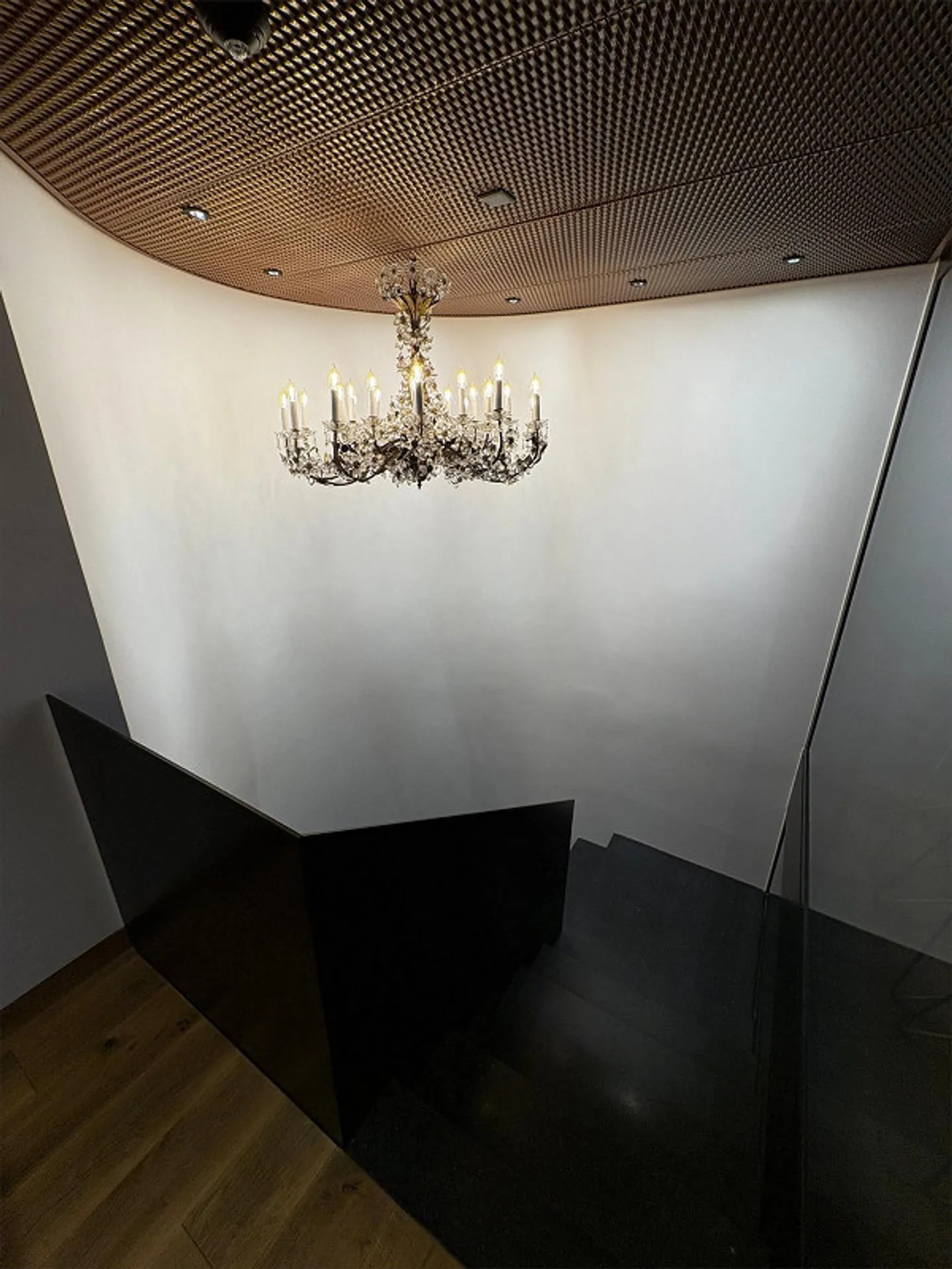 New beautifully furnished bar with multifunctional room in the center... - Photo 9 of 13