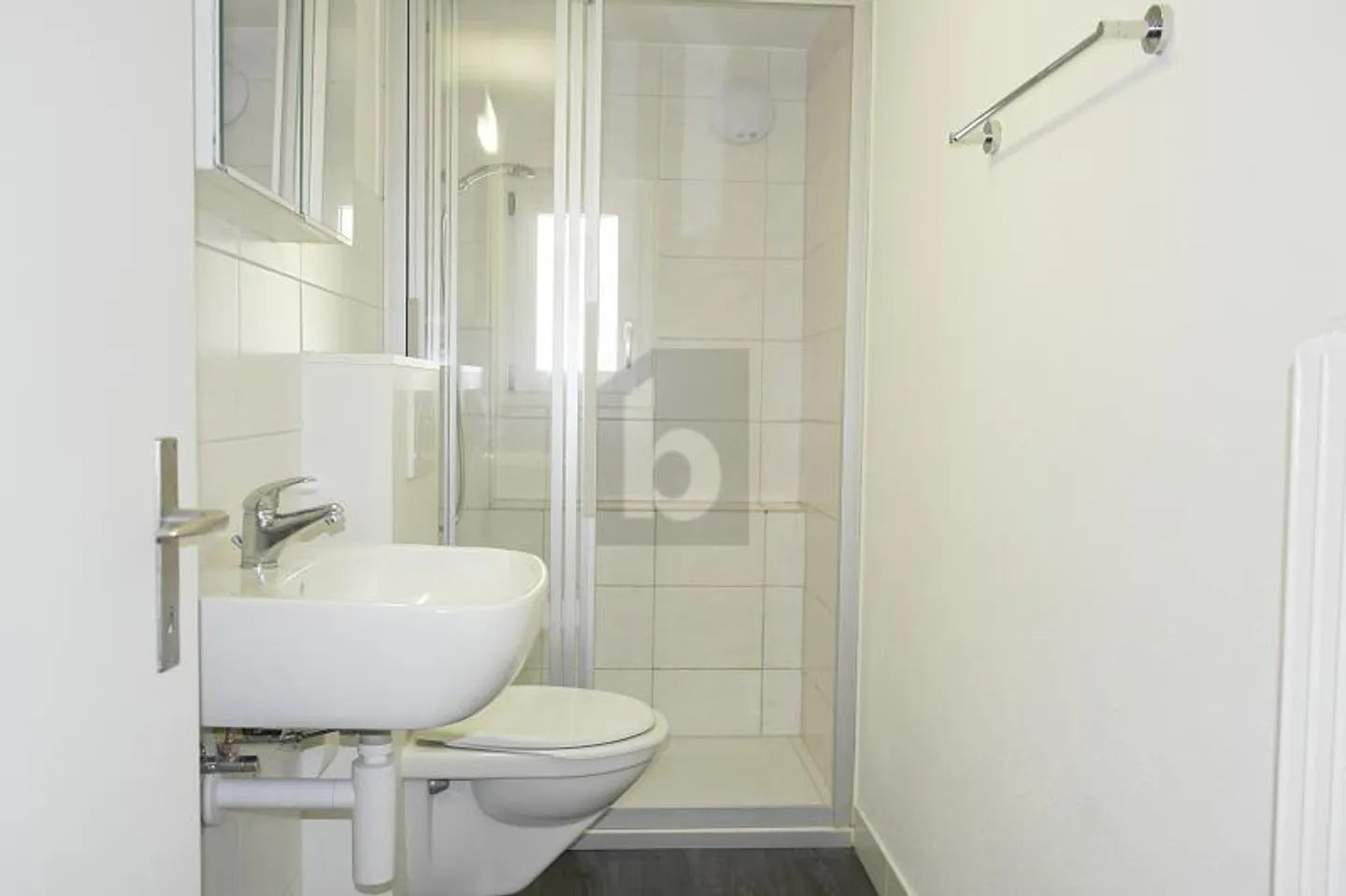 RENOVIERT MIT CHARME UND LOGGIA - Foto 5 di 6