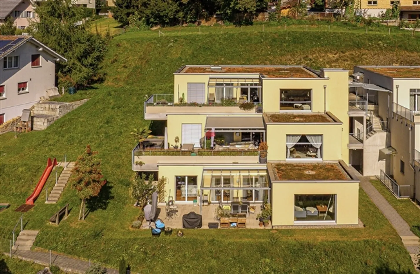 Appartement de jardin lumineux avec vue - Photo 3 sur 11