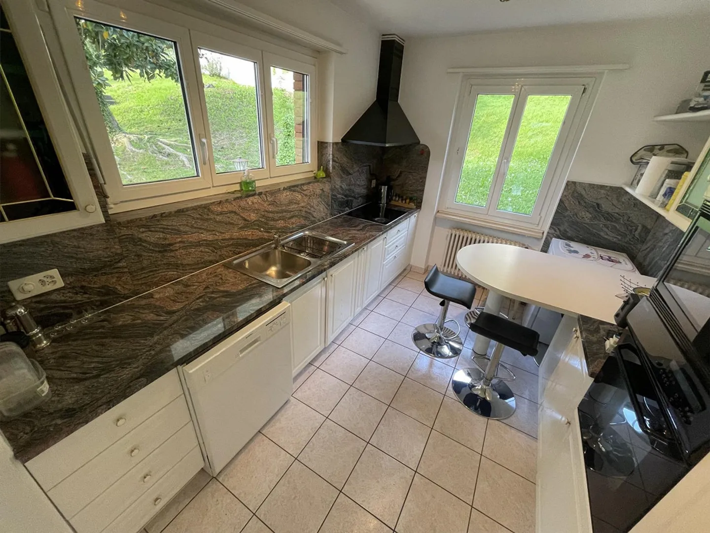 INTERESSANTE APPARTAMENTO 4.5 CON PISCINA A COMANO - Foto 9 di 13