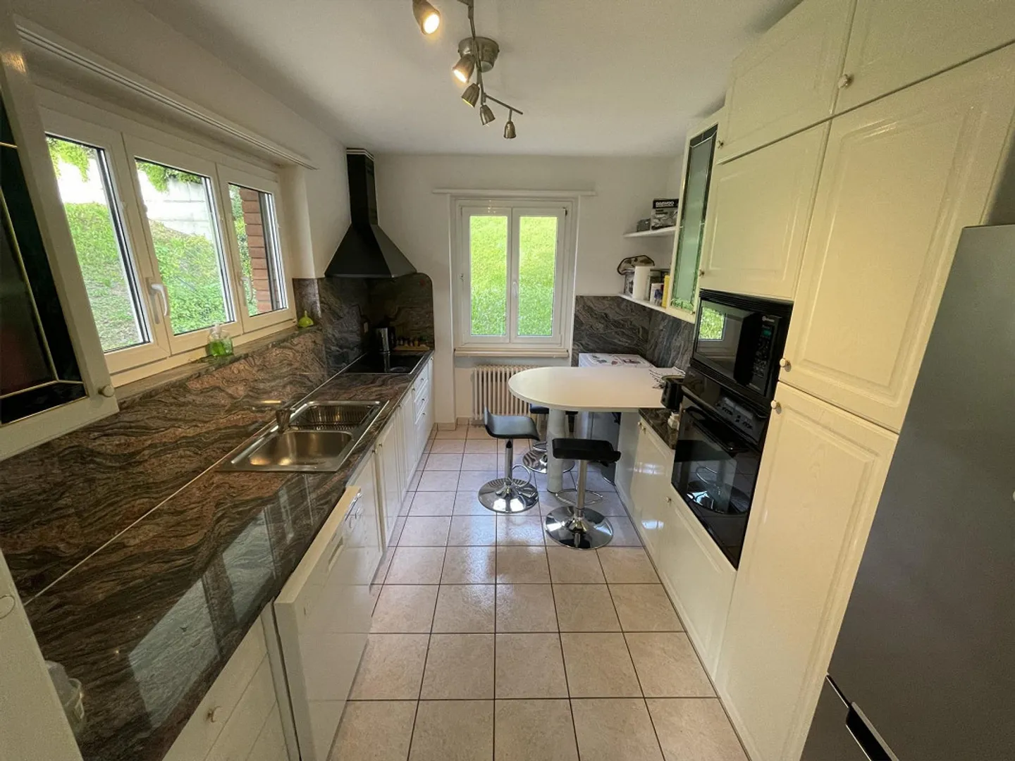 INTERESSANTE APPARTAMENTO 4.5 CON PISCINA A COMANO - Foto 10 di 13