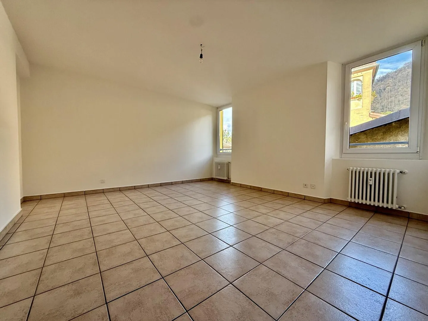 À LOUER GRAND APPARTEMENT LUMINEUX 4.5 PIÈCES À MAROGGIA - Photo 7 sur 8