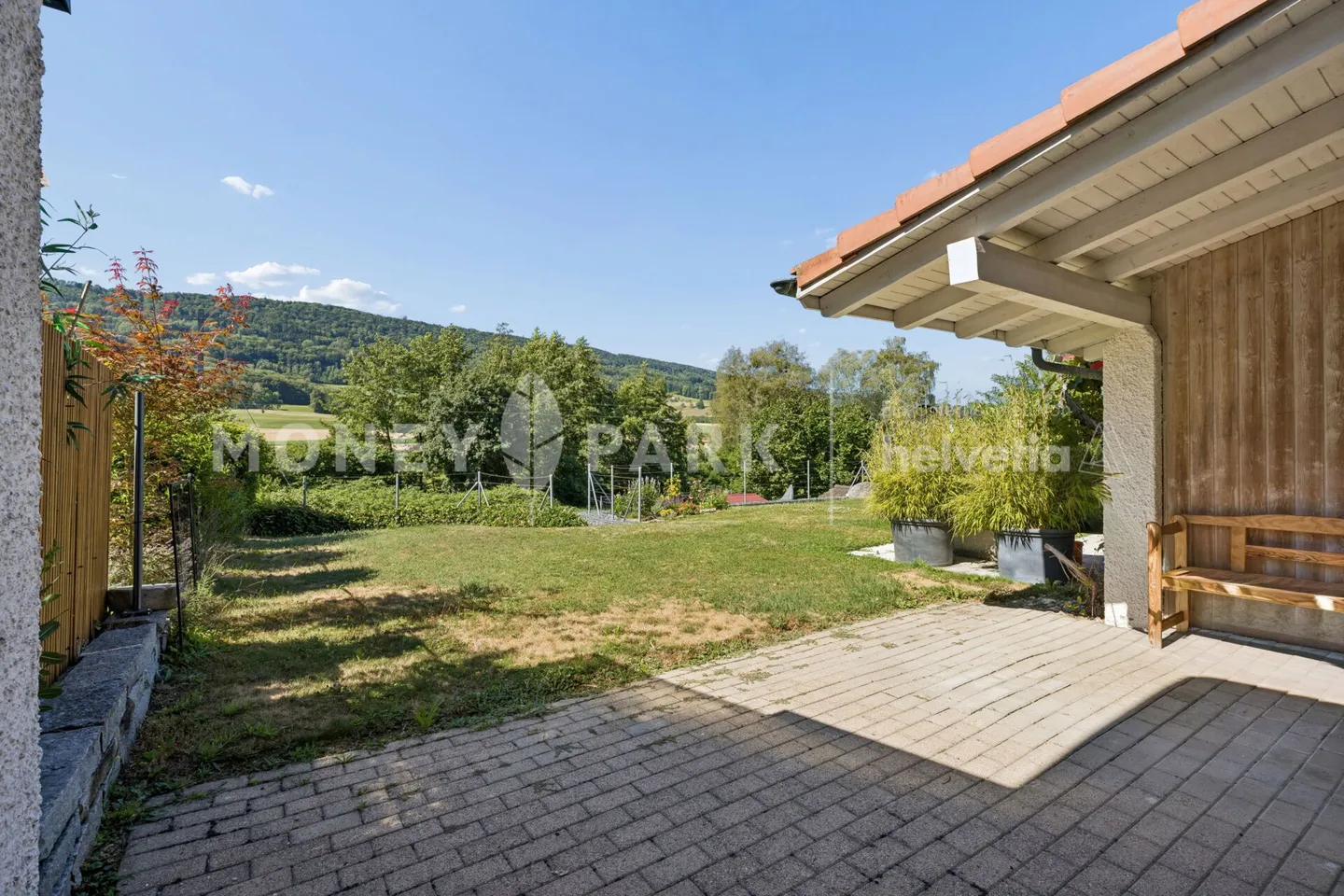 5.5-Room Terraced House with Garden, Privacy, and Scenic Views - Photo 2 of 18