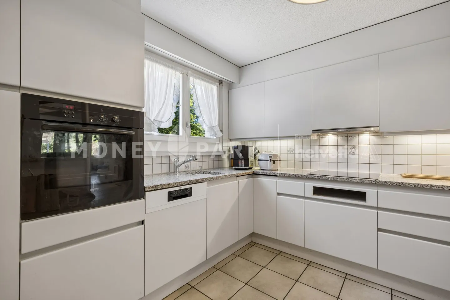 5.5-Room Terraced House with Garden, Privacy, and Scenic Views - Photo 5 of 18