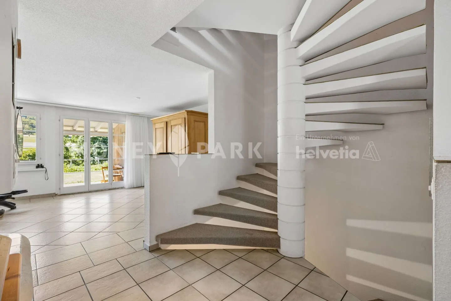 5.5-Room Terraced House with Garden, Privacy, and Scenic Views - Photo 6 of 18