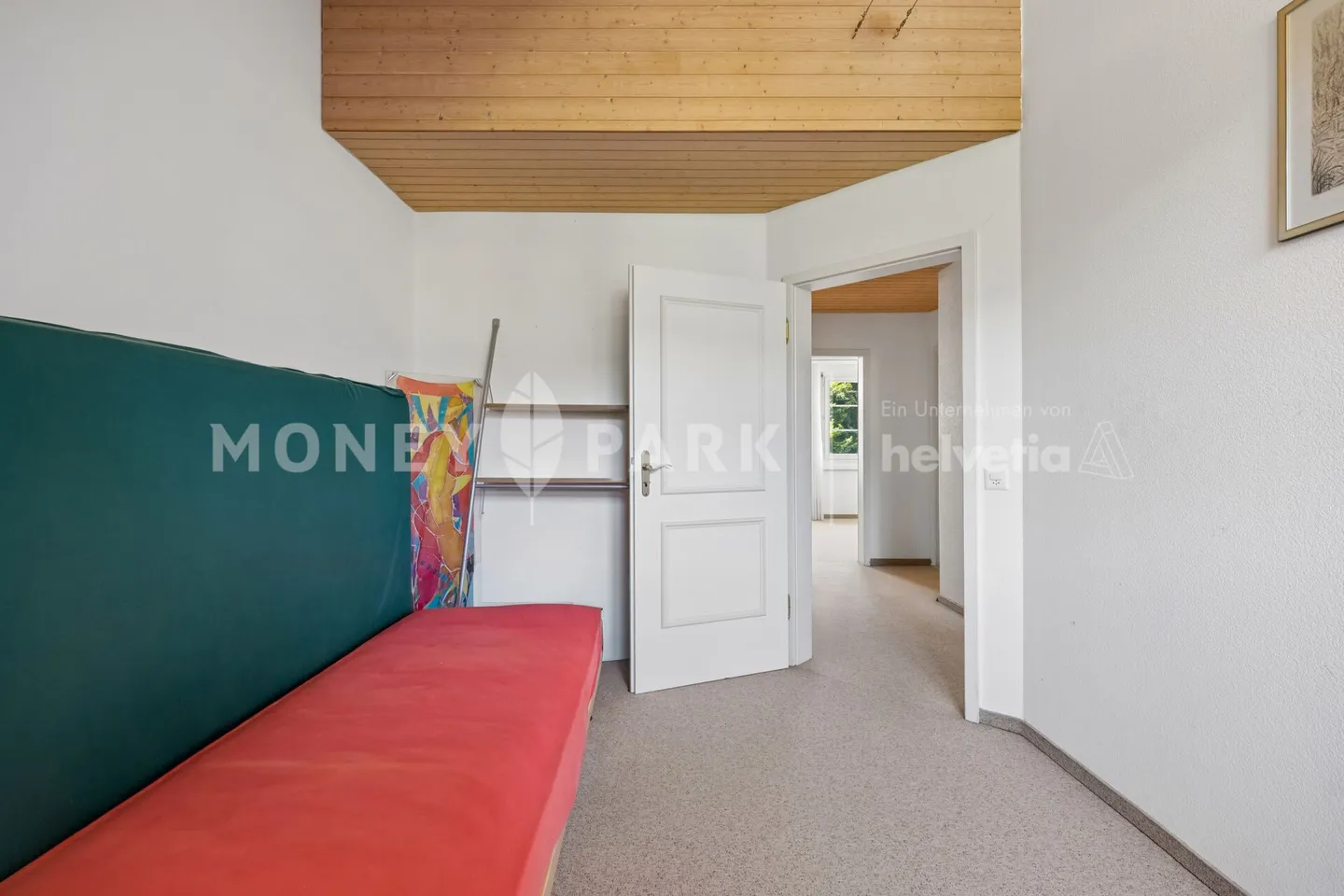 5.5-Room Terraced House with Garden, Privacy, and Scenic Views - Photo 9 of 18