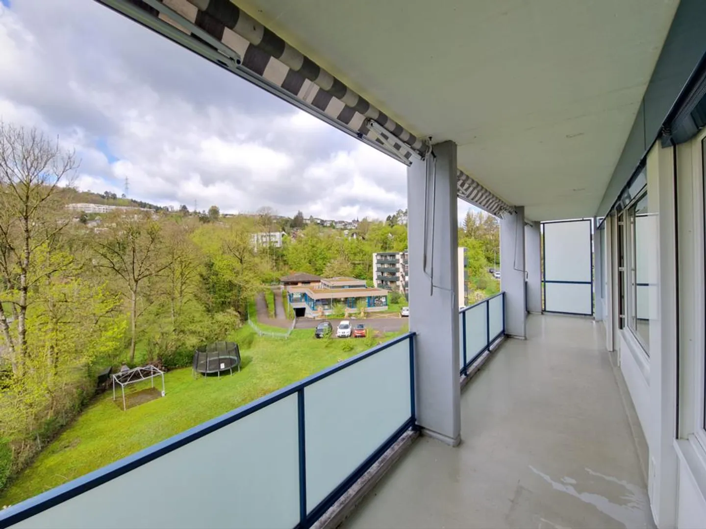 Appartamento familiare vicino alla scuola e con vista sul verde! - Foto 7 di 8