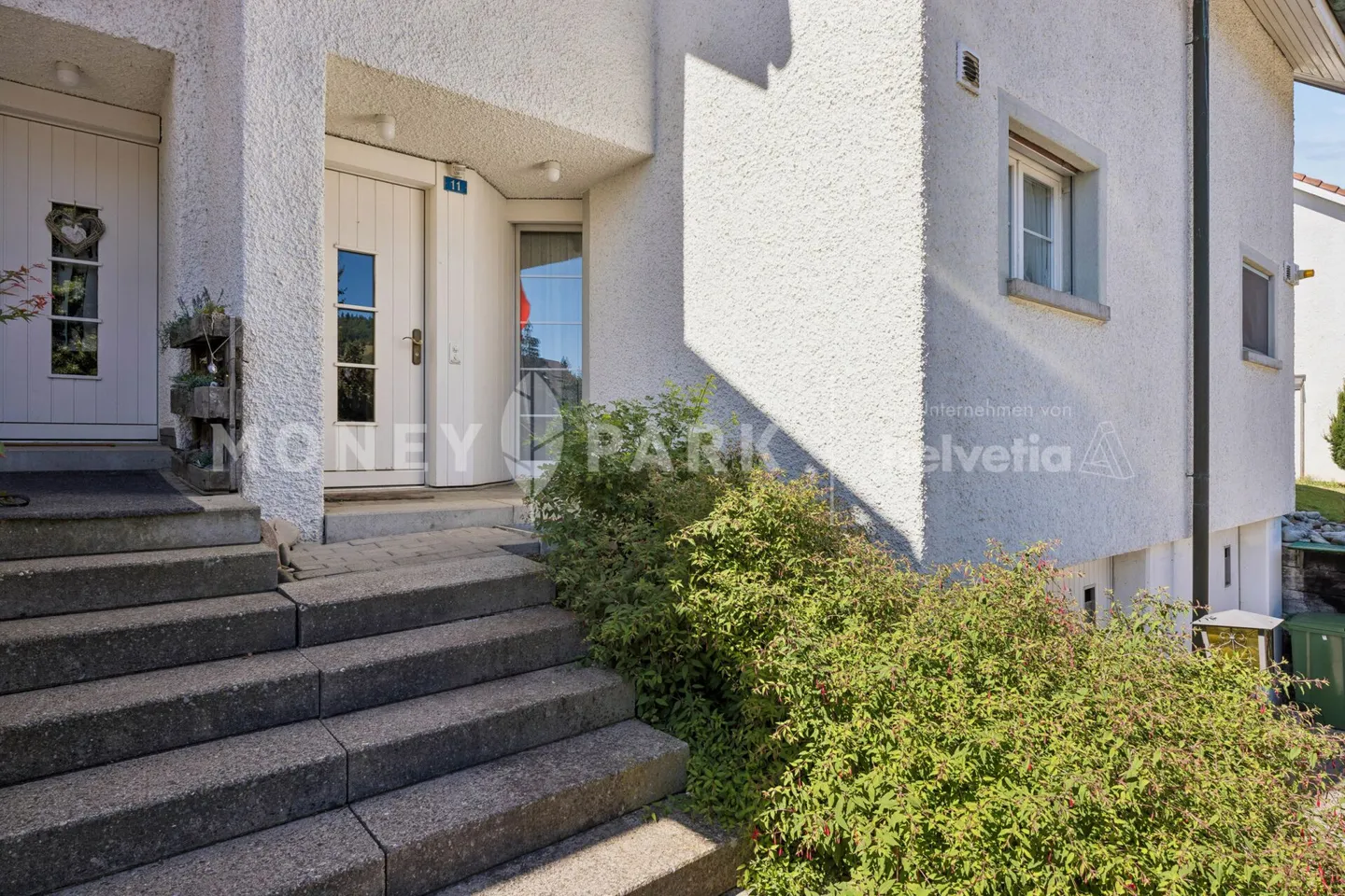 5.5-Room Terraced House with Garden, Privacy, and Scenic Views - Photo 12 of 18