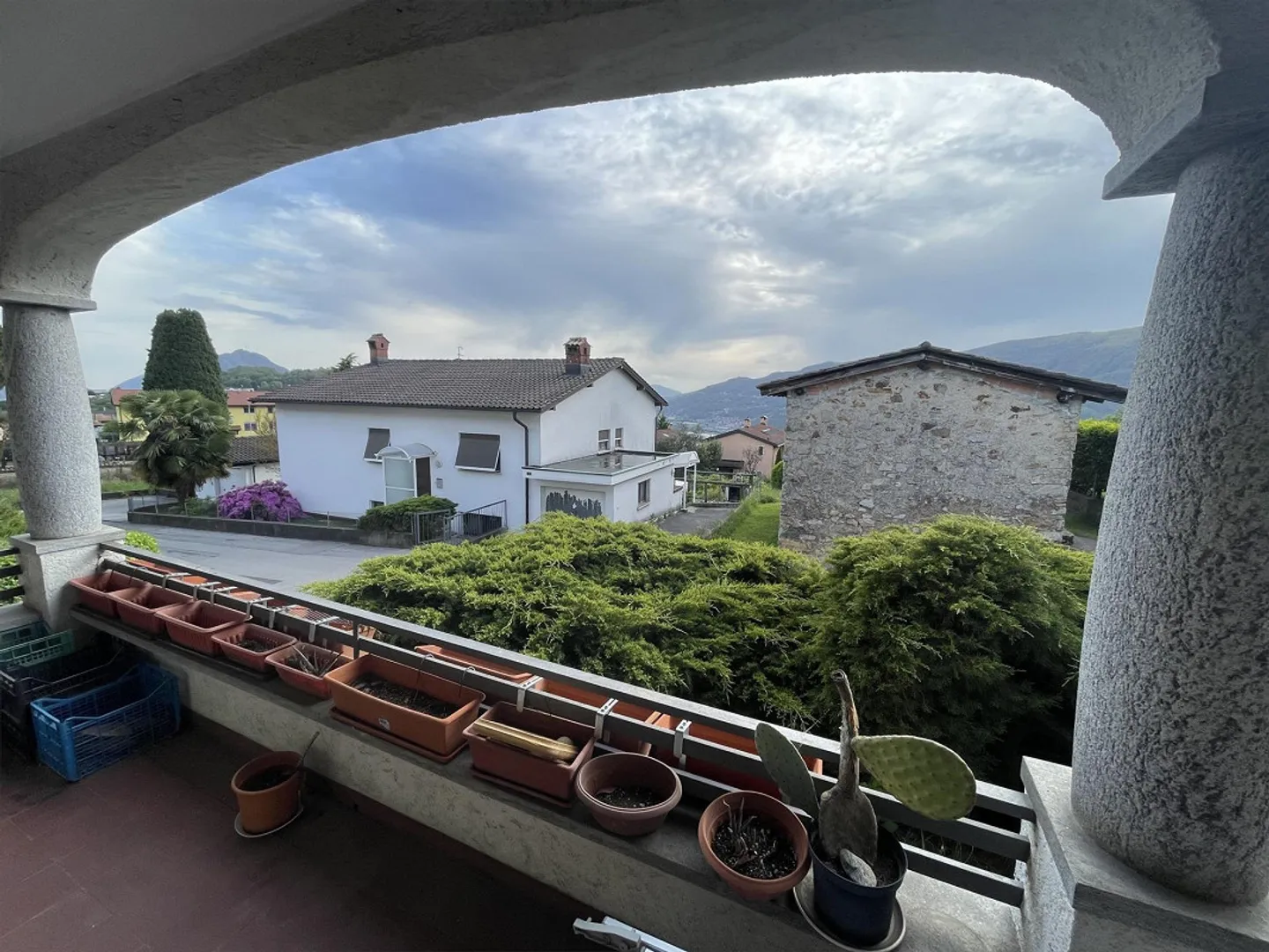 INTERESSANTE APPARTAMENTO 4.5 CON PISCINA A COMANO - Foto 12 di 13