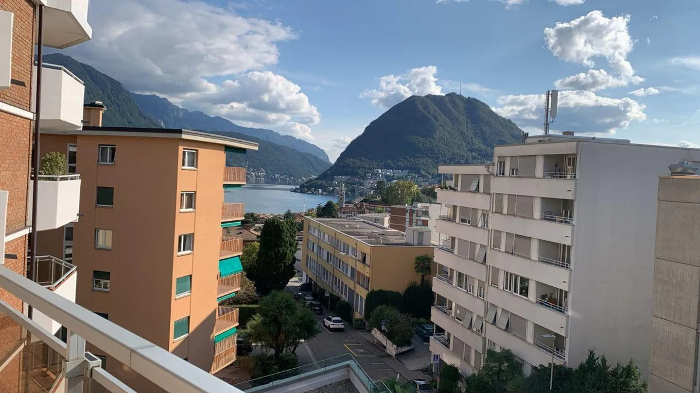 Lugano_ Appartamento arredato - 2.5 locali con balcone - P36 - Foto 1 di 5