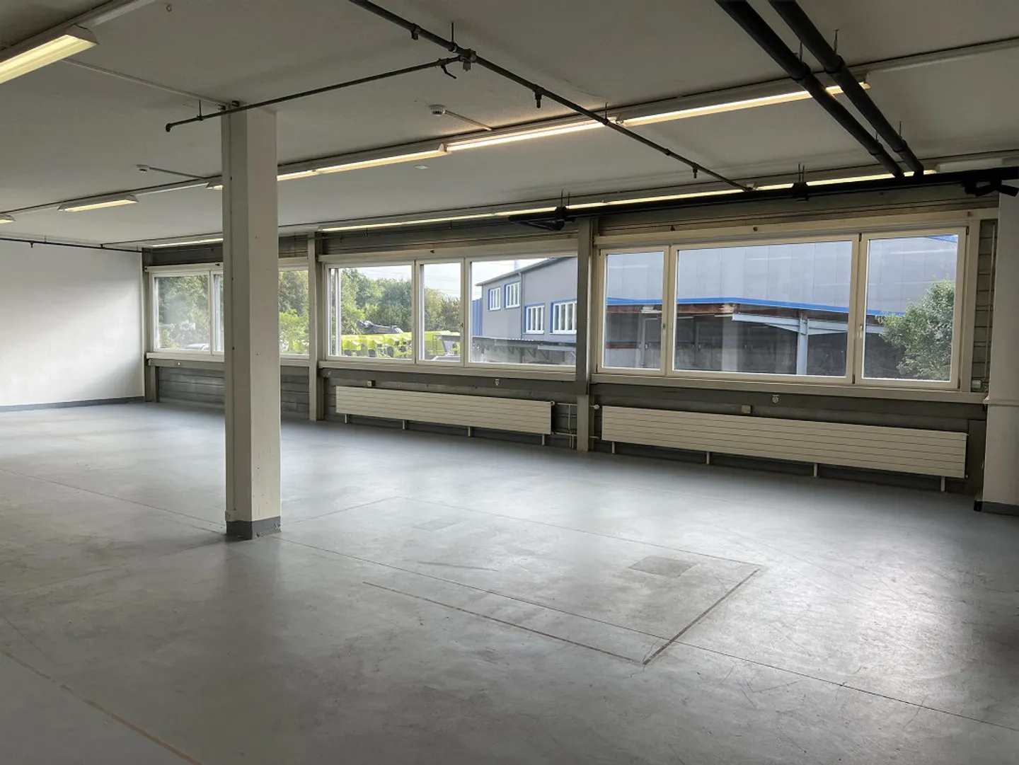 Modern, bright commercial space with versatile usage options - Photo 1 of 7