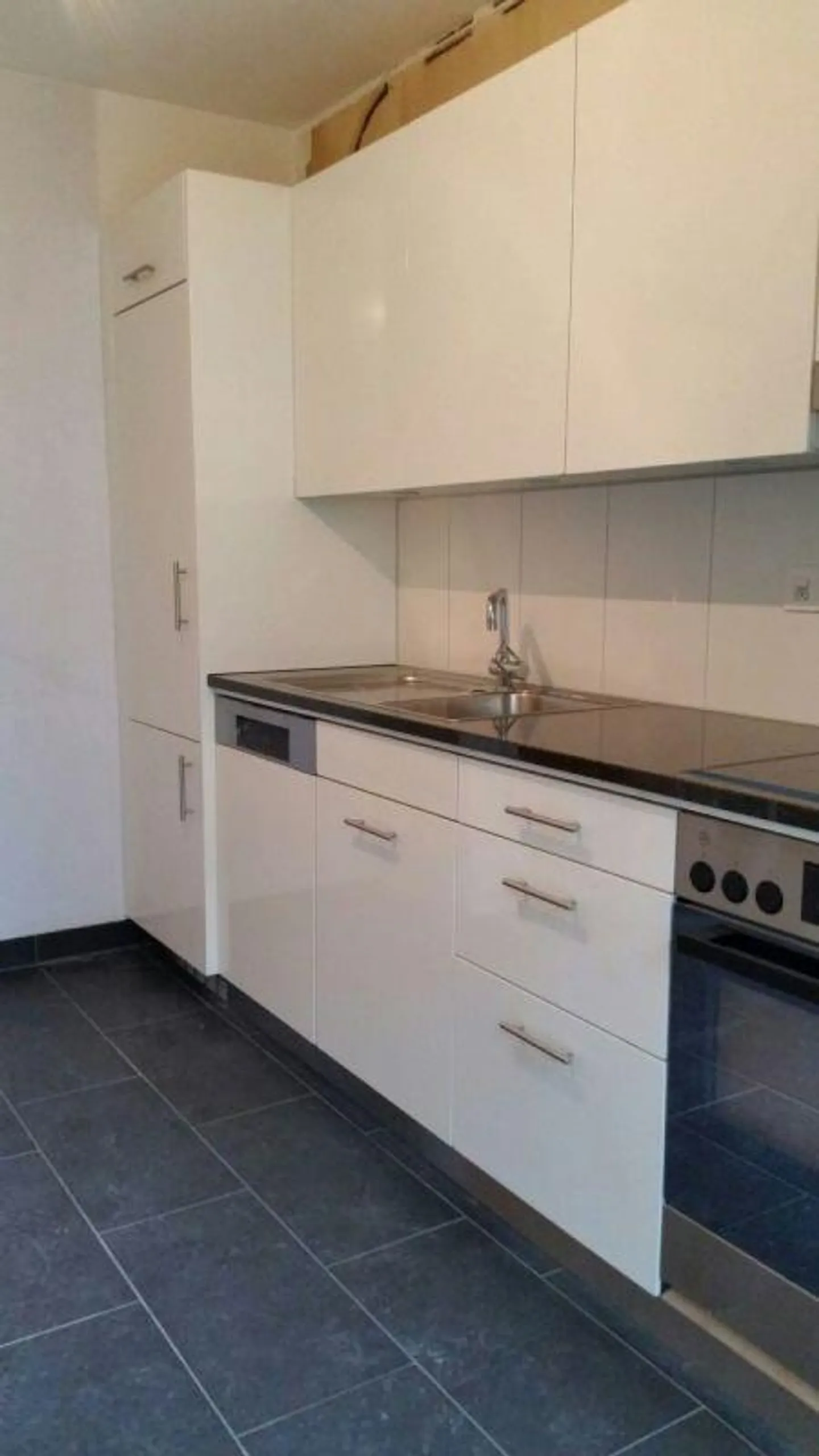 Modern apartment in a quiet location with garden seating area - Photo 3 of 10