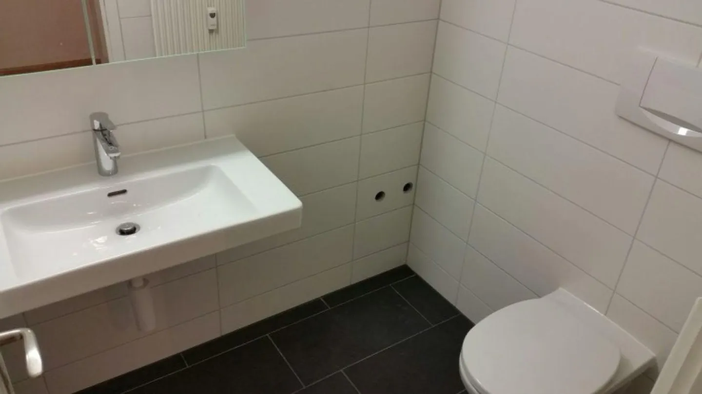 Modern apartment in a quiet location with garden seating area - Photo 5 of 10