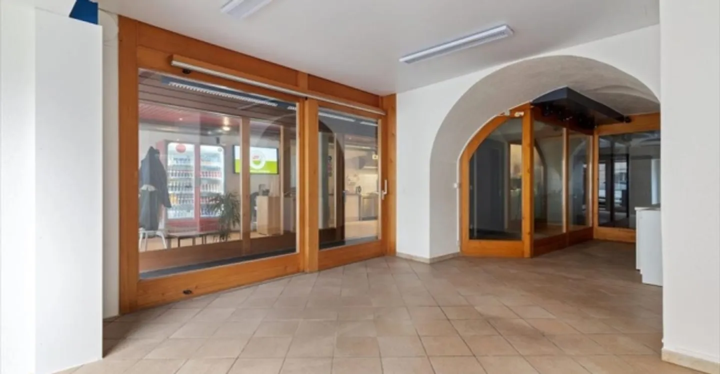 Immeuble mixte à louer - Photo 3 sur 7