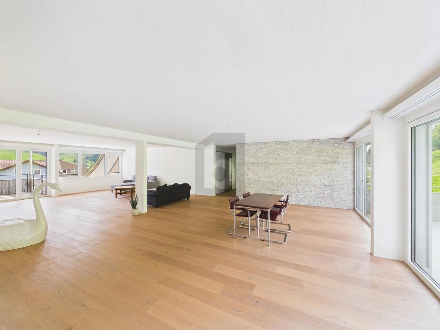 Grosszügige Wohnung mit Balkonen - Foto 1 von 6