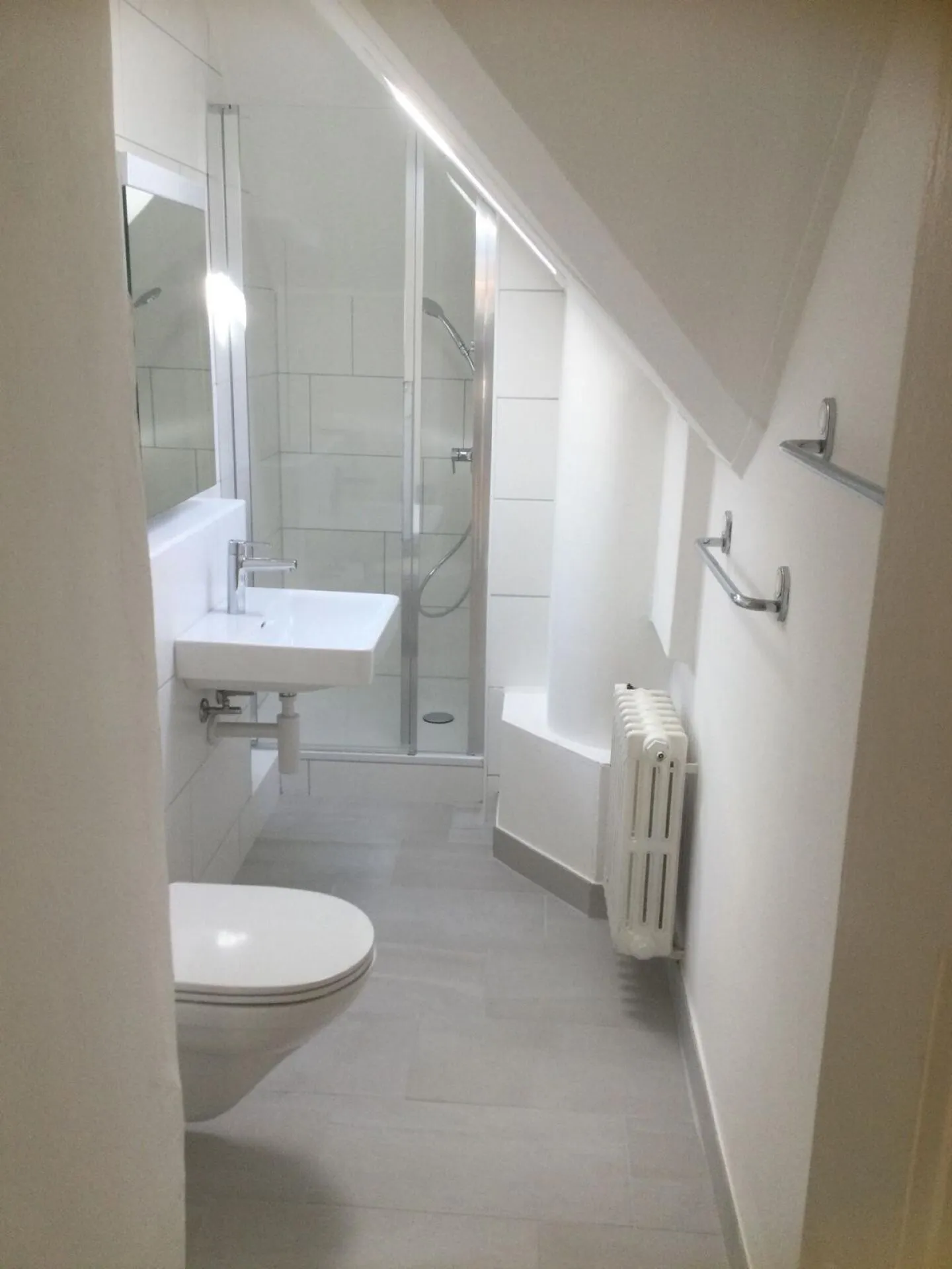 Appartement Charmant avec Vue sur le Lac - Photo 2 sur 11