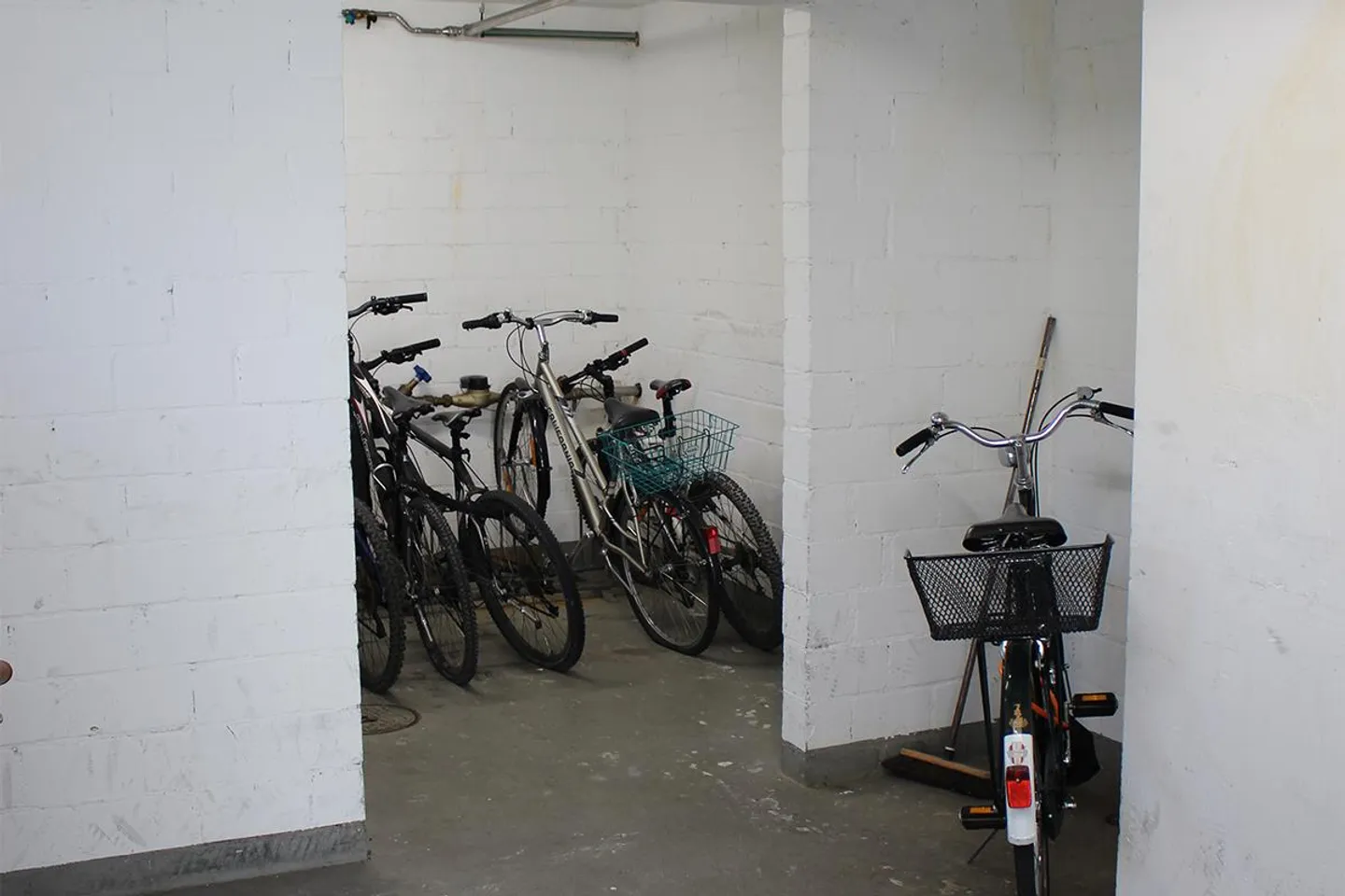 Renovated 4.5-room apartment with balcony in Pratteln - Photo 17 of 20