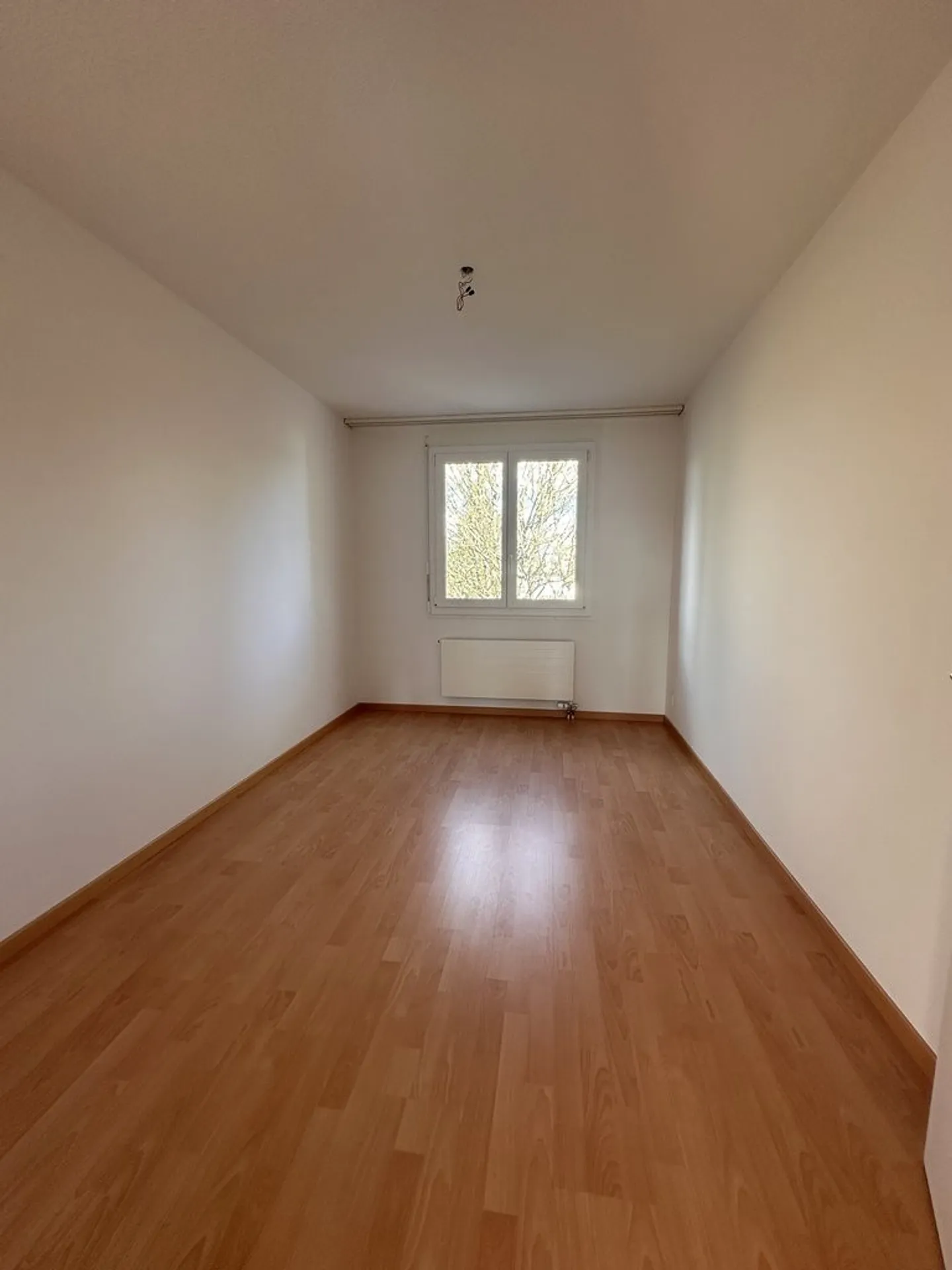 Appartement lumineux de 4,5 pièces avec balcon et agencement idéal - Photo 4 sur 7